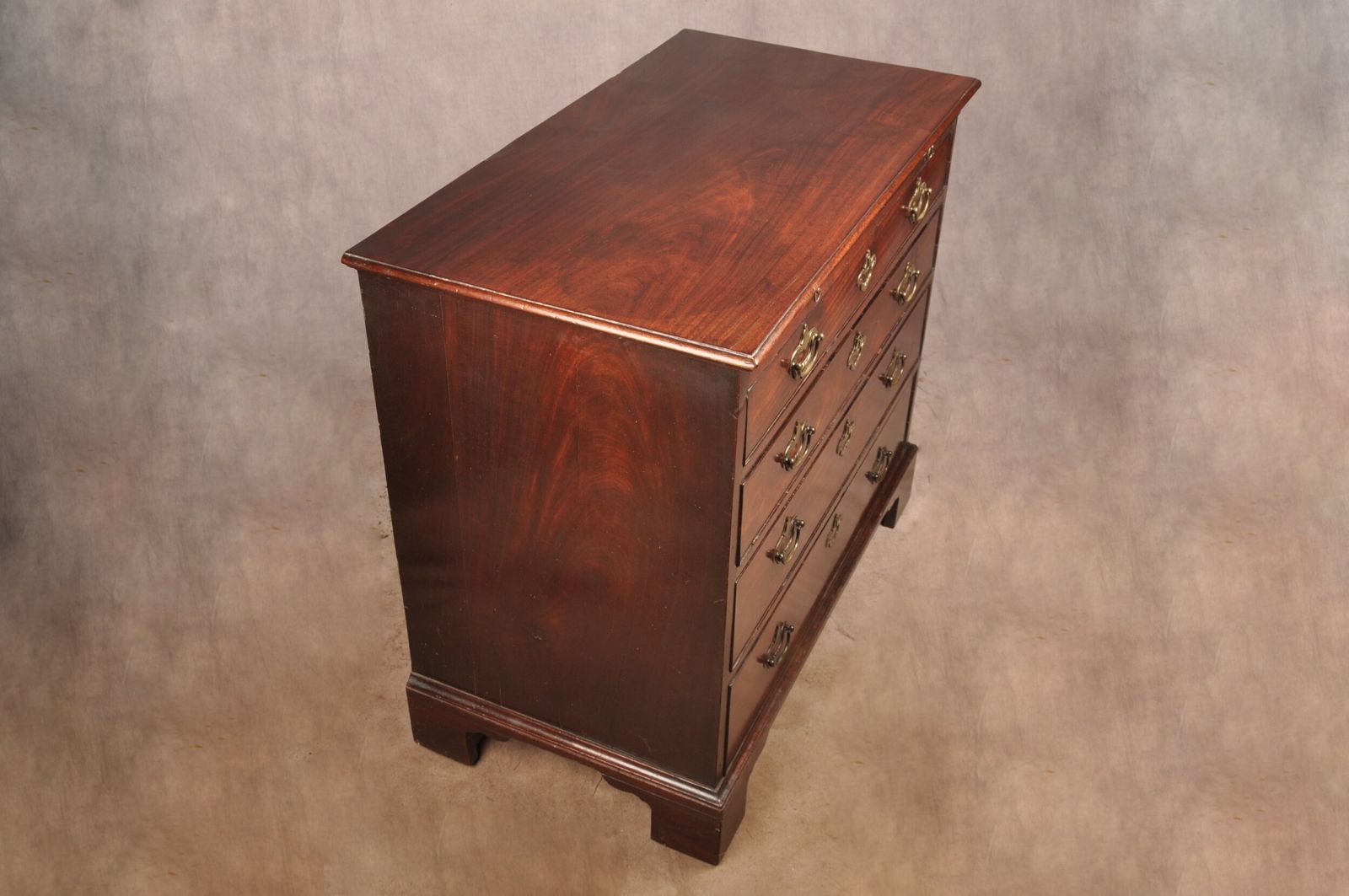 photo vinterior Very Fine Early 18th Century Mahogany Chest Of Drawers
