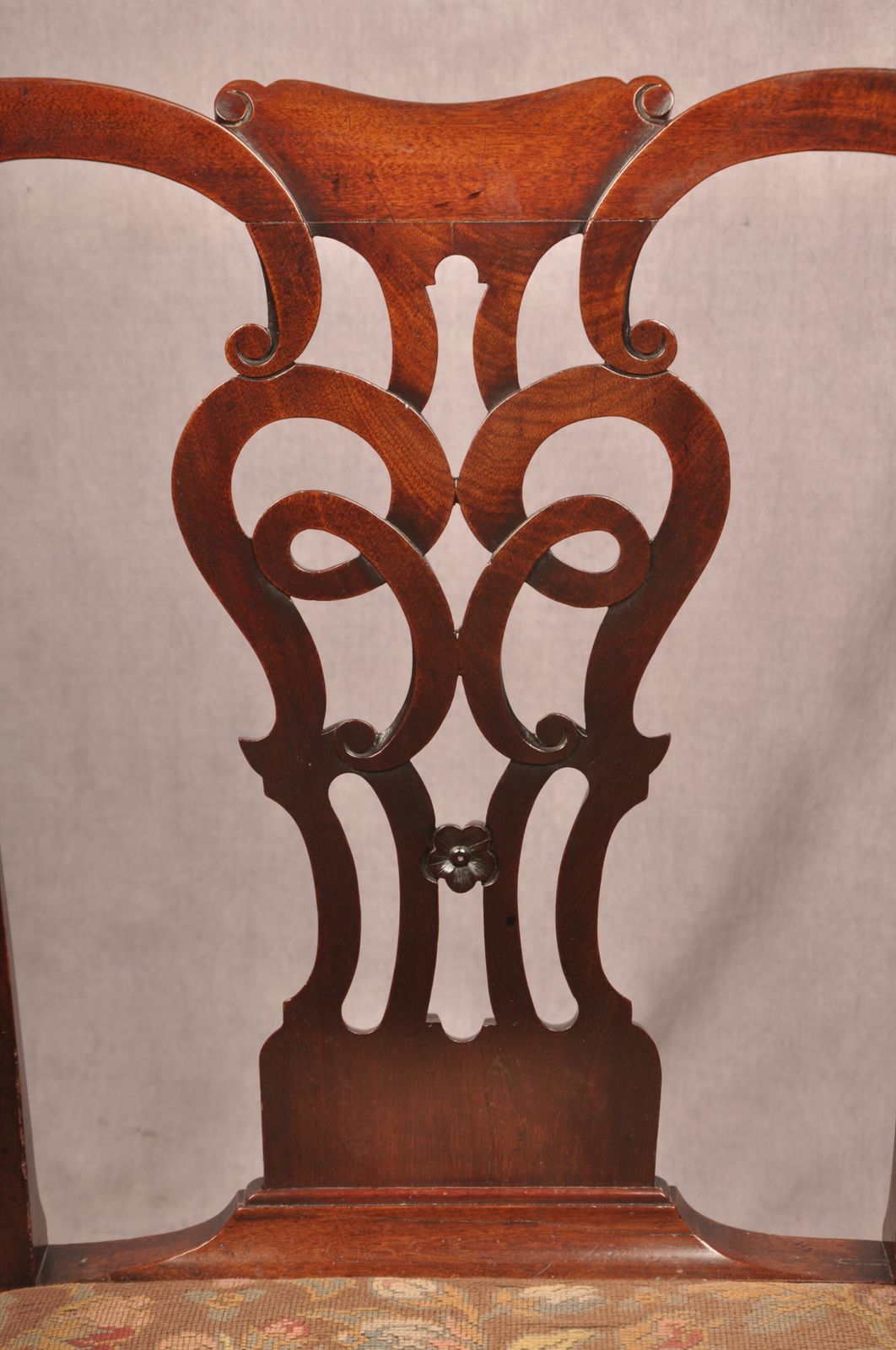 photo furniture Fine 18th Century Irish Mahogany Armchair