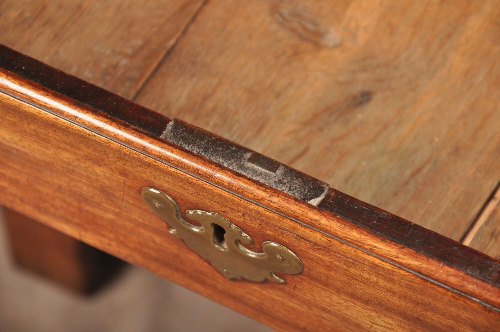 photo buy A Fine Small Early 18th Century Mahogany Bureau