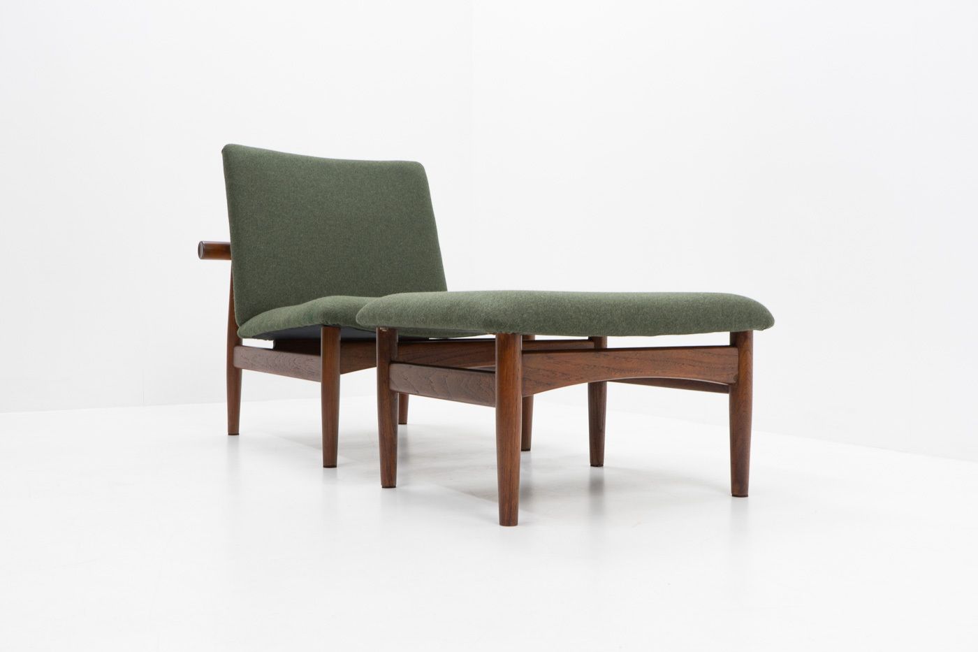 Finn Juhl Lounge Chair And Ottoman, Japan Series photo vinterior