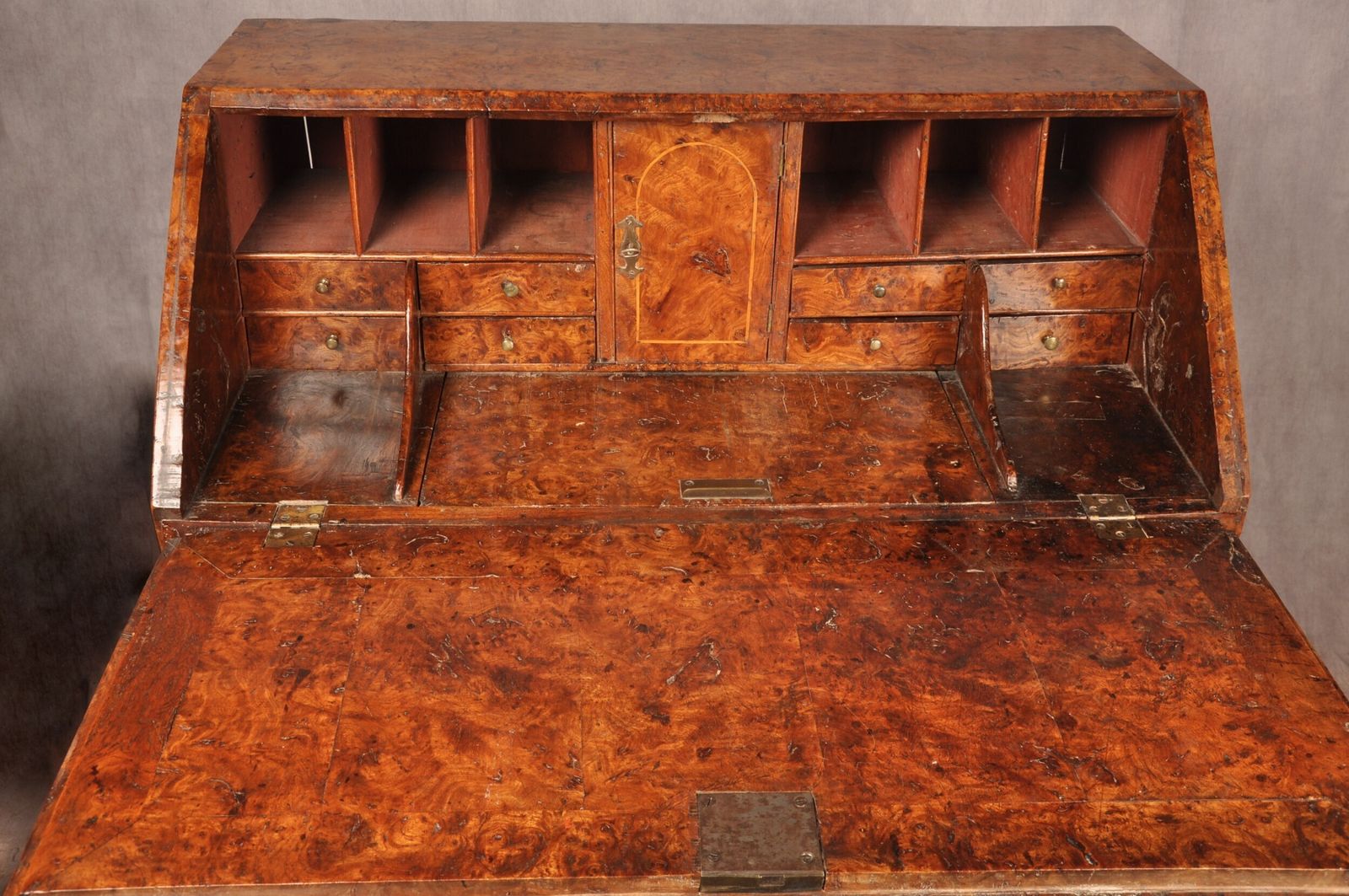 Exceptional Early 18th Century Burr Elm Bureau photo 4500.0