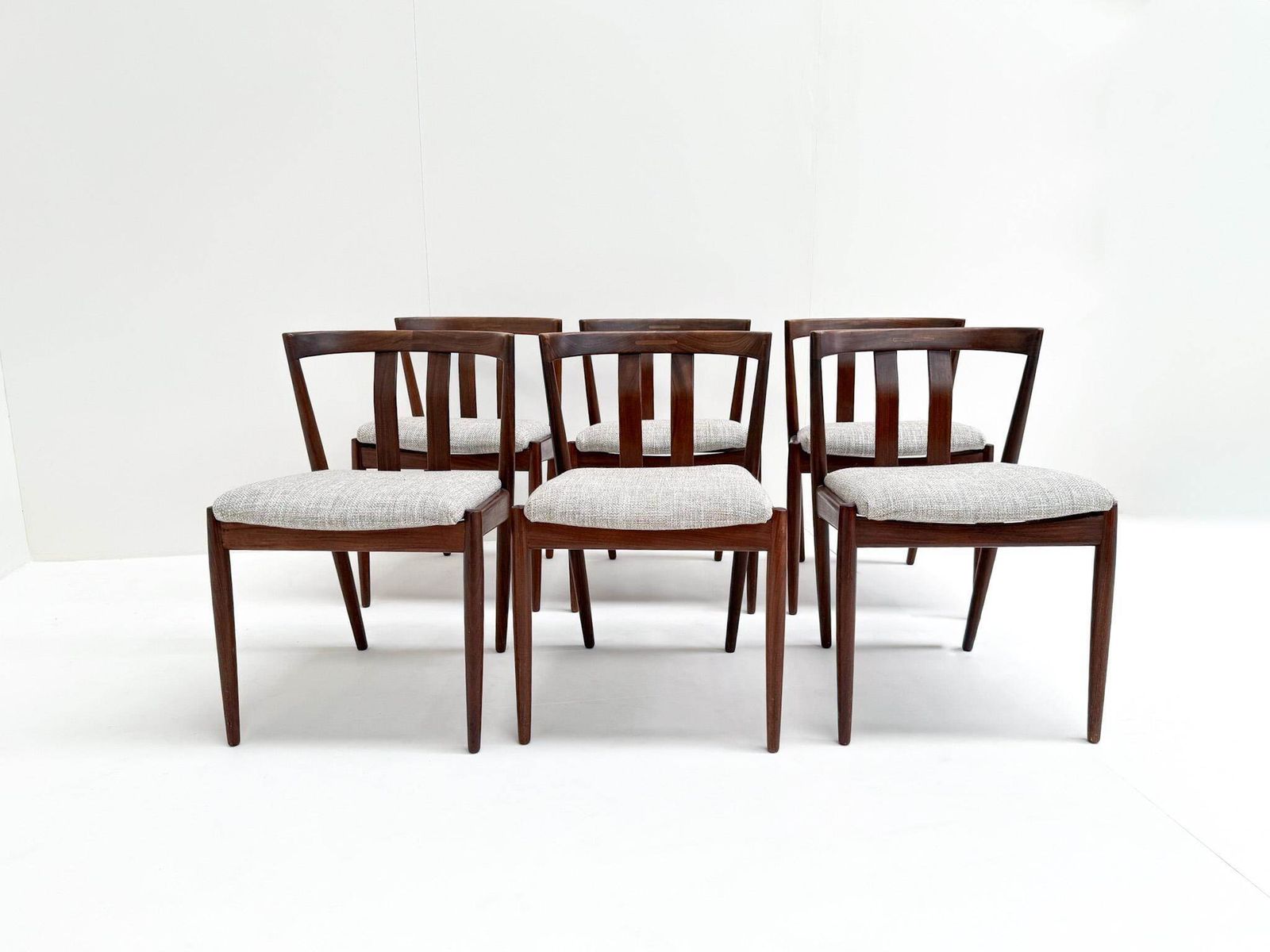Set Of 6 Kai Kristiansen Dining Chairs In Teak – Newly Upholstered photo Furniture