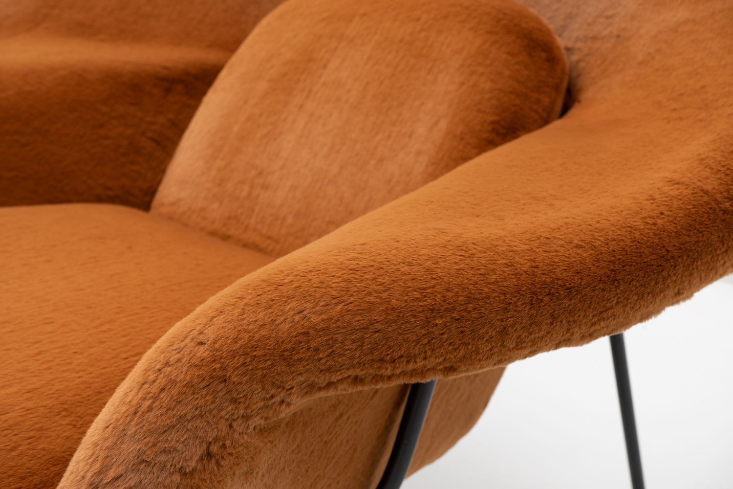 Design Classic: Womb Chair, Saarinen For Knoll, 1960s photo vinterior