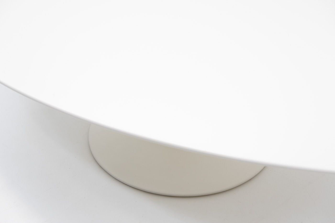 photo furniture Saarinen Oval Coffee Table For Knoll International, 1970s