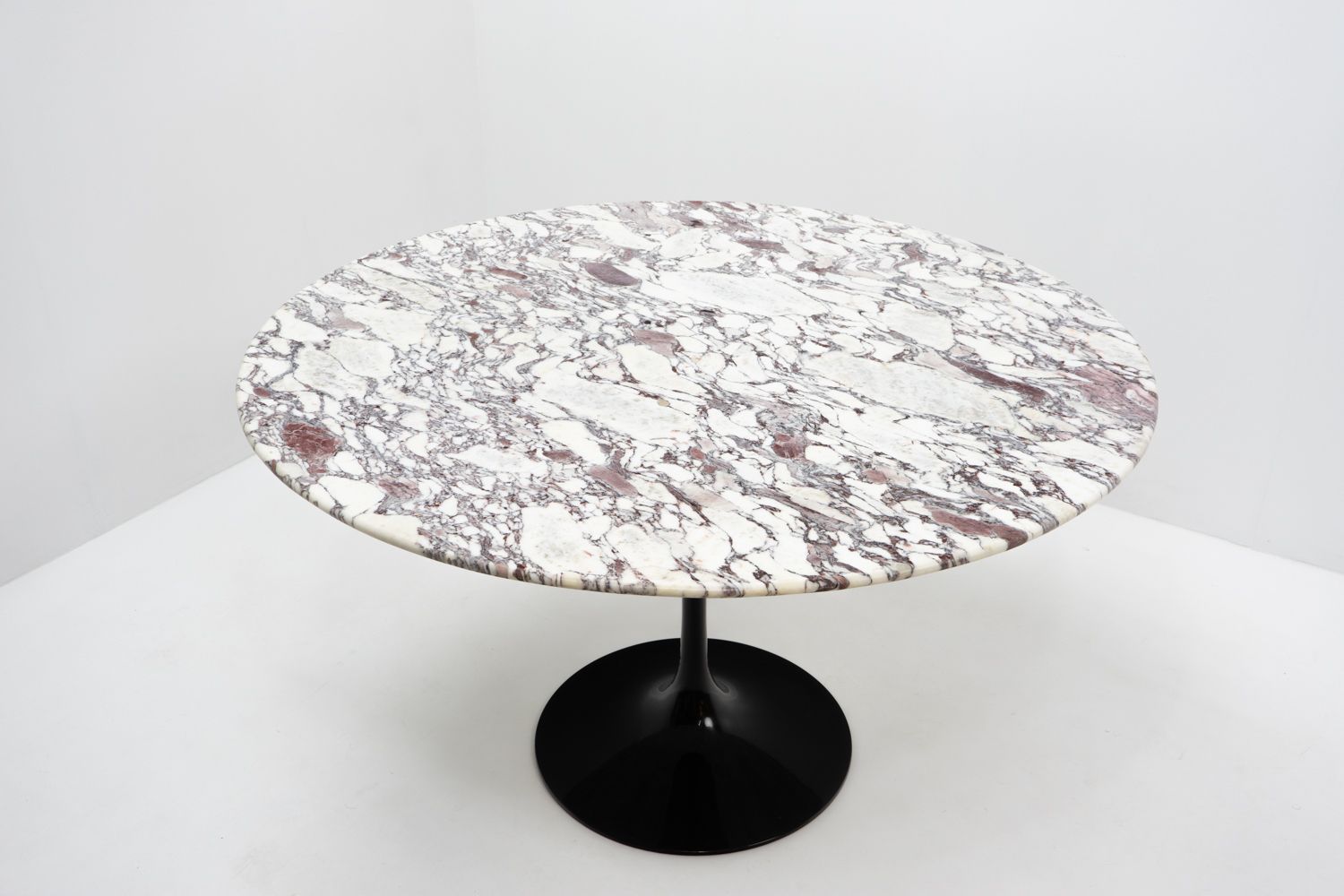 Round Calacatta Viola Marble Dining Table By Eero Saarinen For Knoll, 1970s photo Furniture