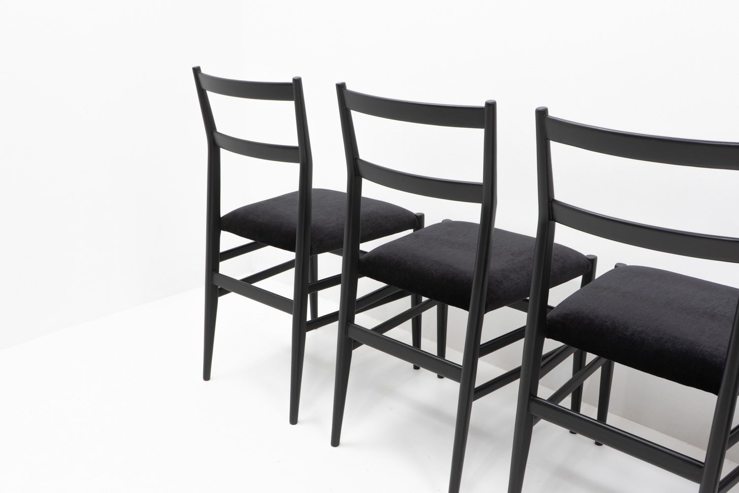 Gio Ponti, Leggera Chairs For Cassina, 1970s – Set Of Six photo vinterior