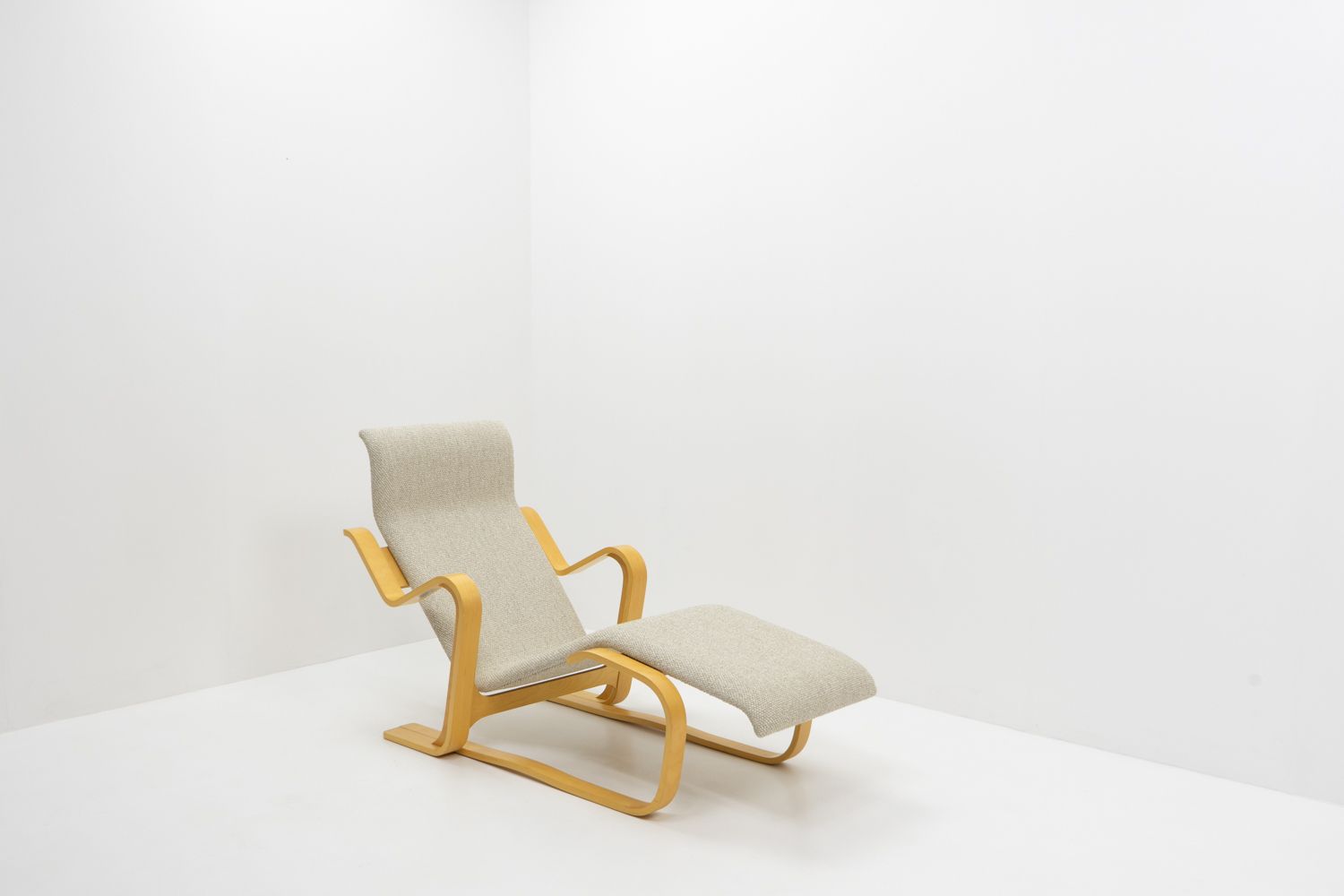 Marcel Breuer Chaise Longue “Isokon” 1970s   Knoll Int photo furniture