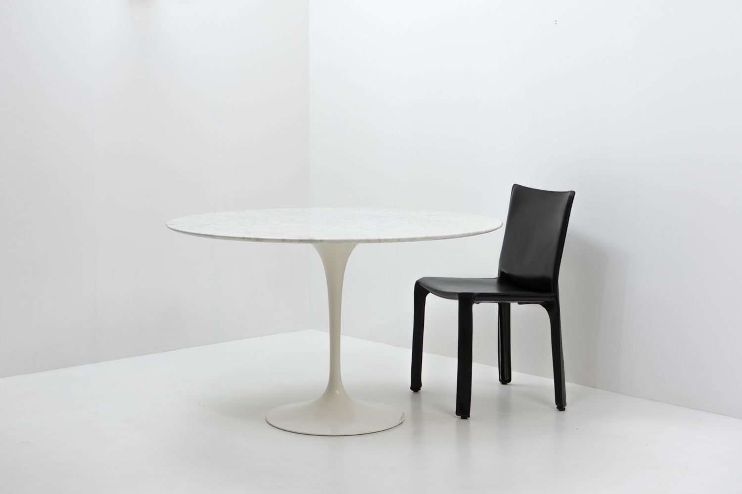 Saarinen Round Marble Dining Table For Knoll, 1970s photo buy