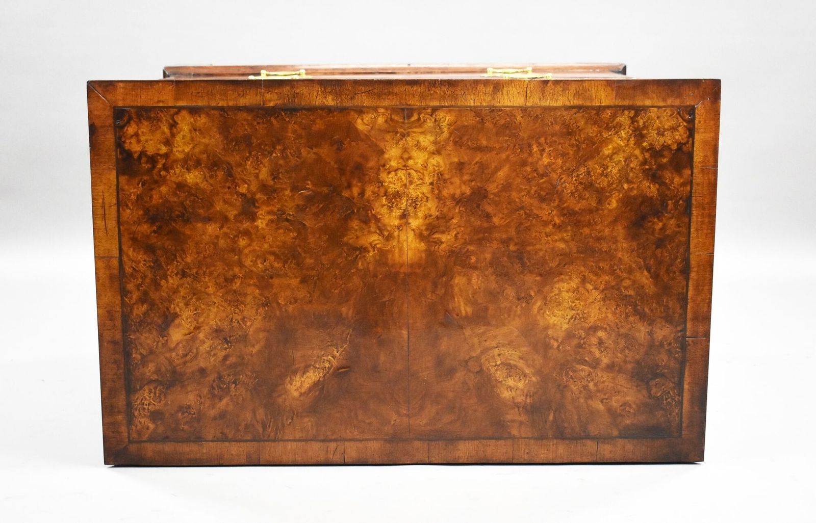Georgian Burr Walnut Chest Of Drawers photo vinterior