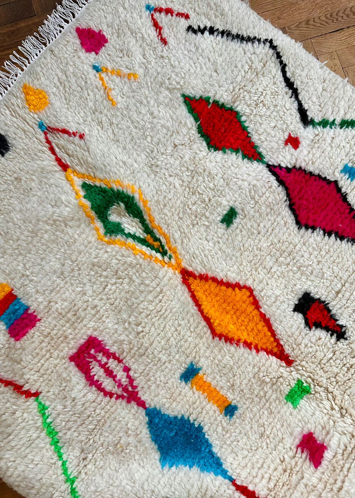 Azilal Berber Carpet 'La Lune' photo furniture