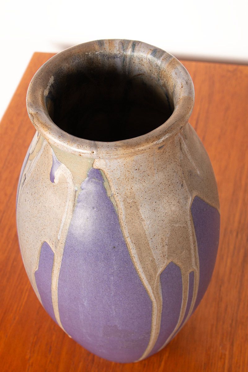 photo furniture Grand vase Art déco en céramique émaillée violette par Léon Pointu, Grès de Puisaye, 1920.