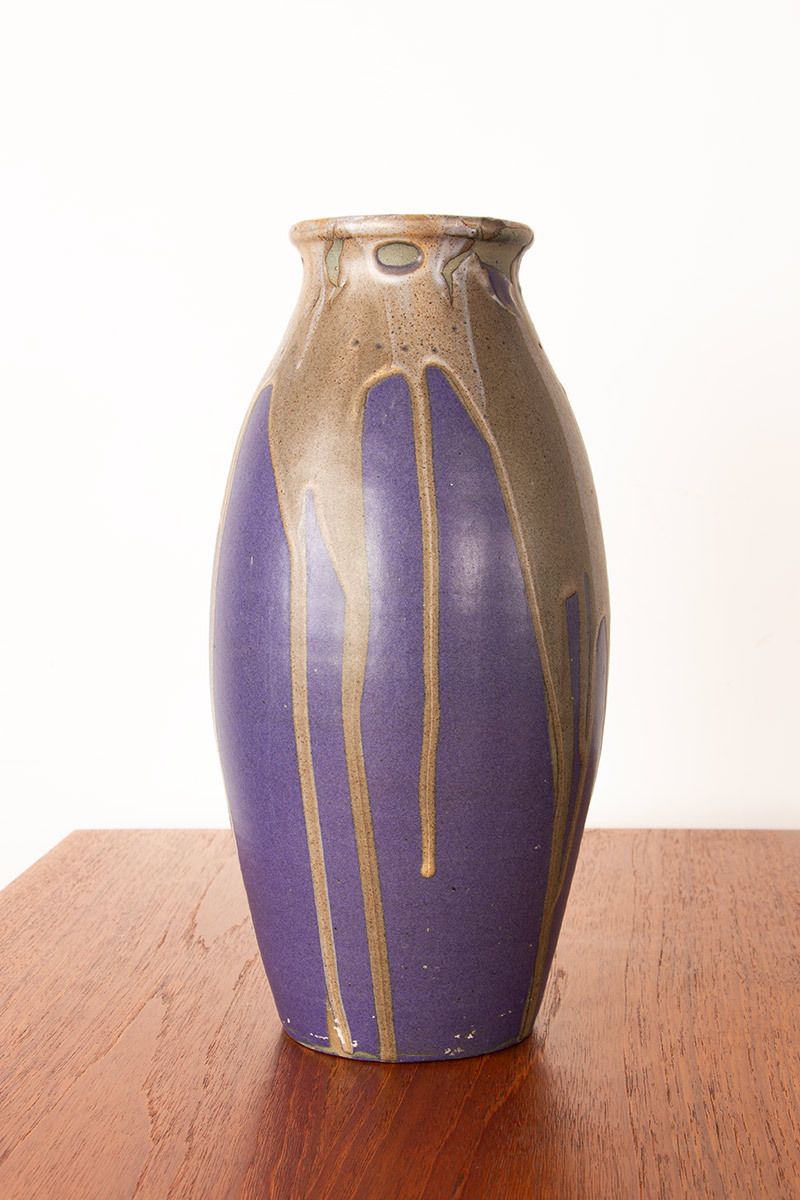 Grand vase Art déco en céramique émaillée violette par Léon Pointu, Grès de Puisaye, 1920.