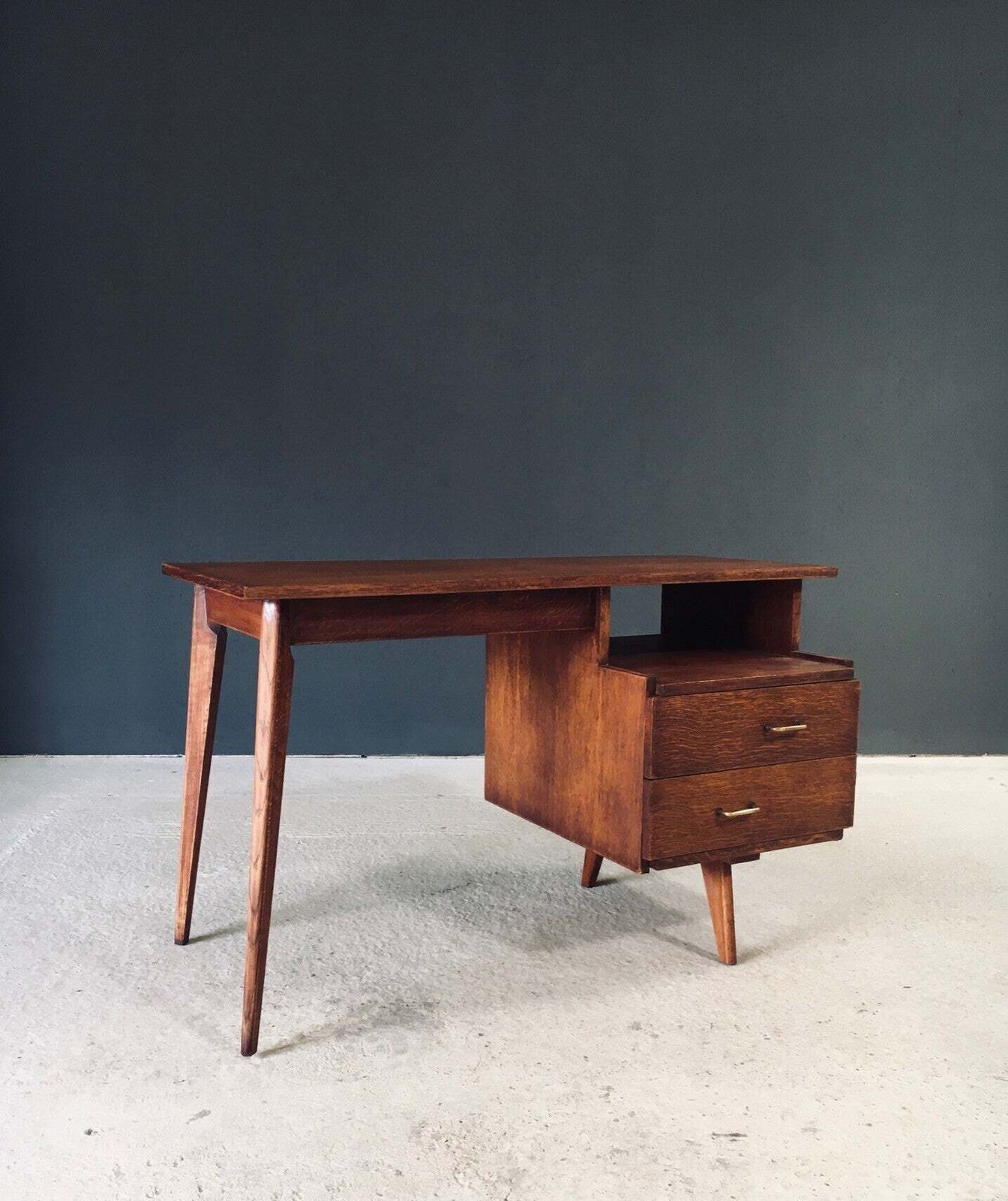 Modernistisch Schrijfbureau Uit De Wederopbouwperiode, Frankrijk, Ca. Jaren 1950