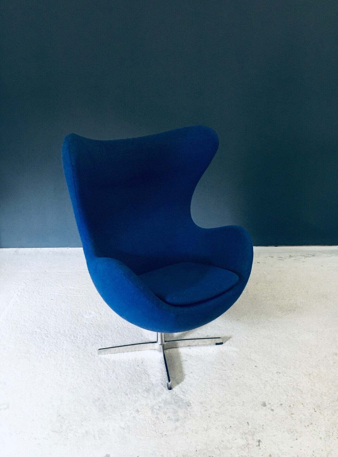 Midcentury Modern Scandinavian Design Egg Chair By Arne Jacobsen, Denmark 1970's photo for sale