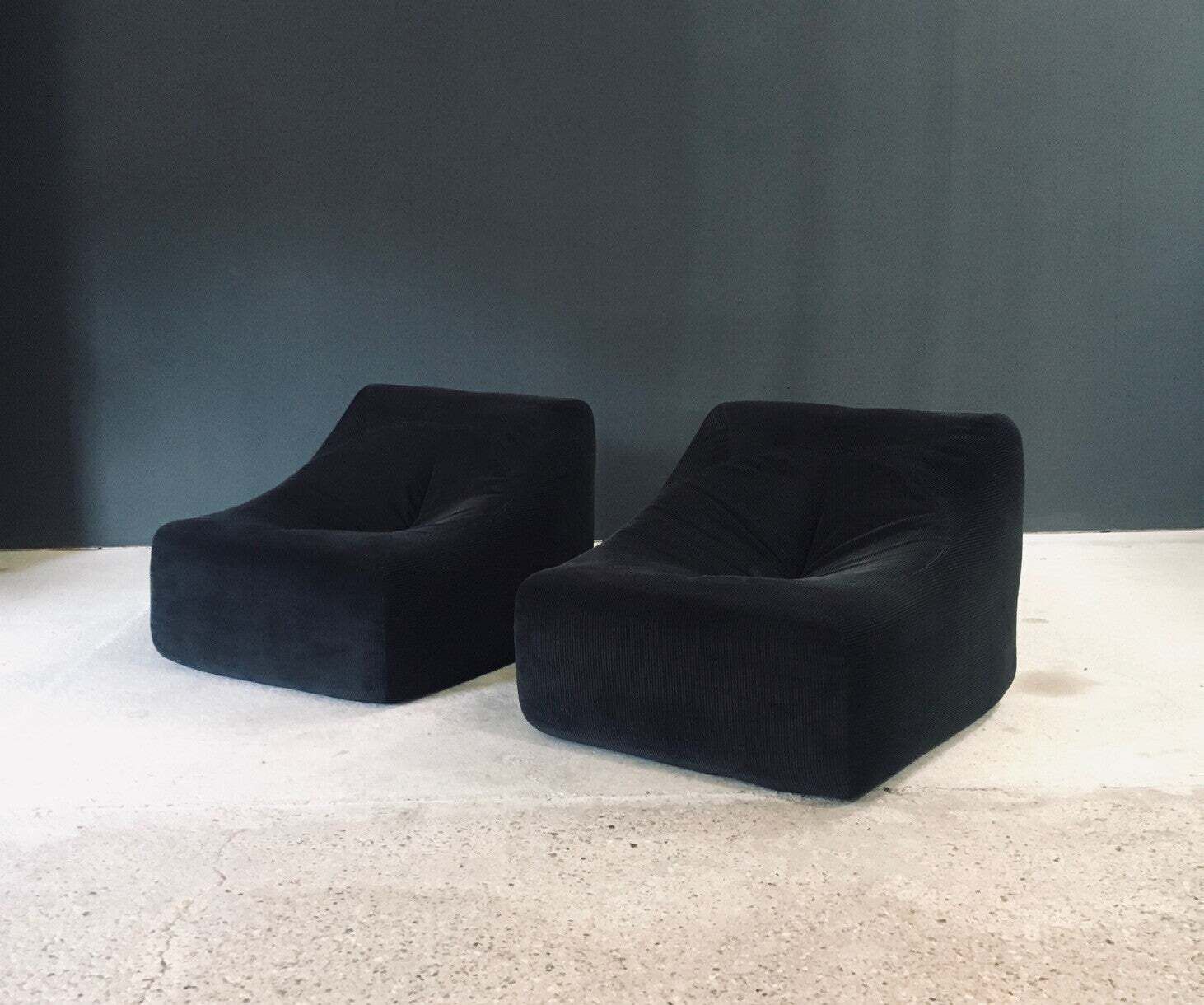 Set Van Twee Mid Century Modern Fauteuils, Frans Design, Jaren 1970, Corduroy Bekleding photo for sale