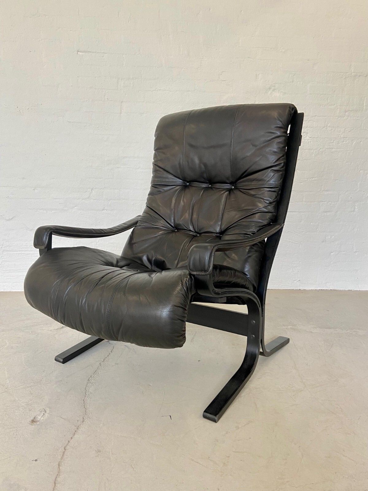 Vintage Mid Century  Scandinavian Black Leather Lounge Chair By Ingmar Relling photo vinterior