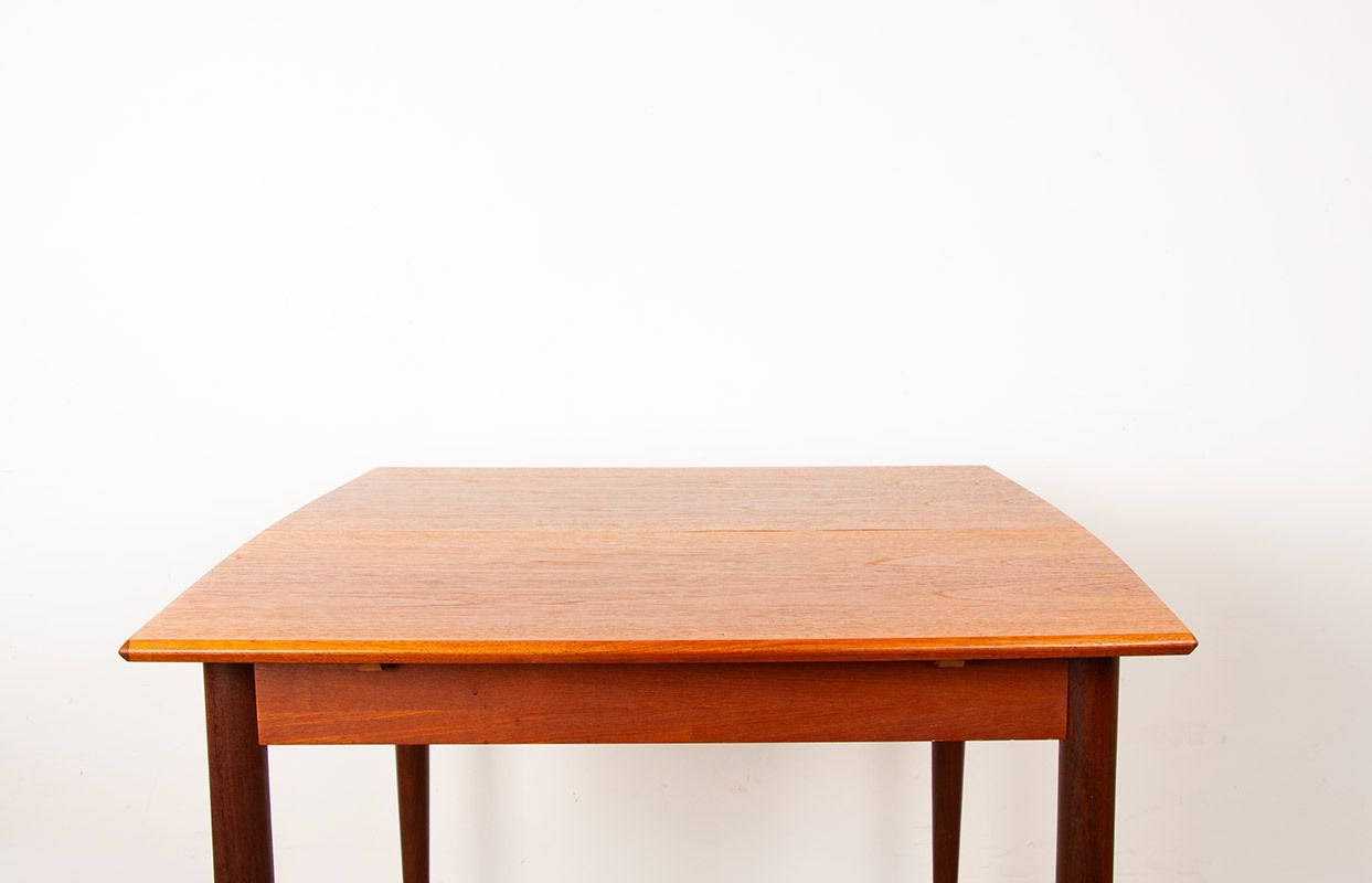 Petite table à manger danoise carrée/oblongue extensible en teck, années 1960. photo 1200.0