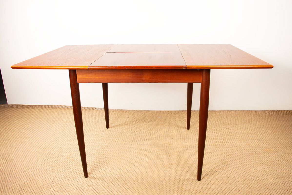 Petite table à manger danoise carrée/oblongue extensible en teck, années 1960.