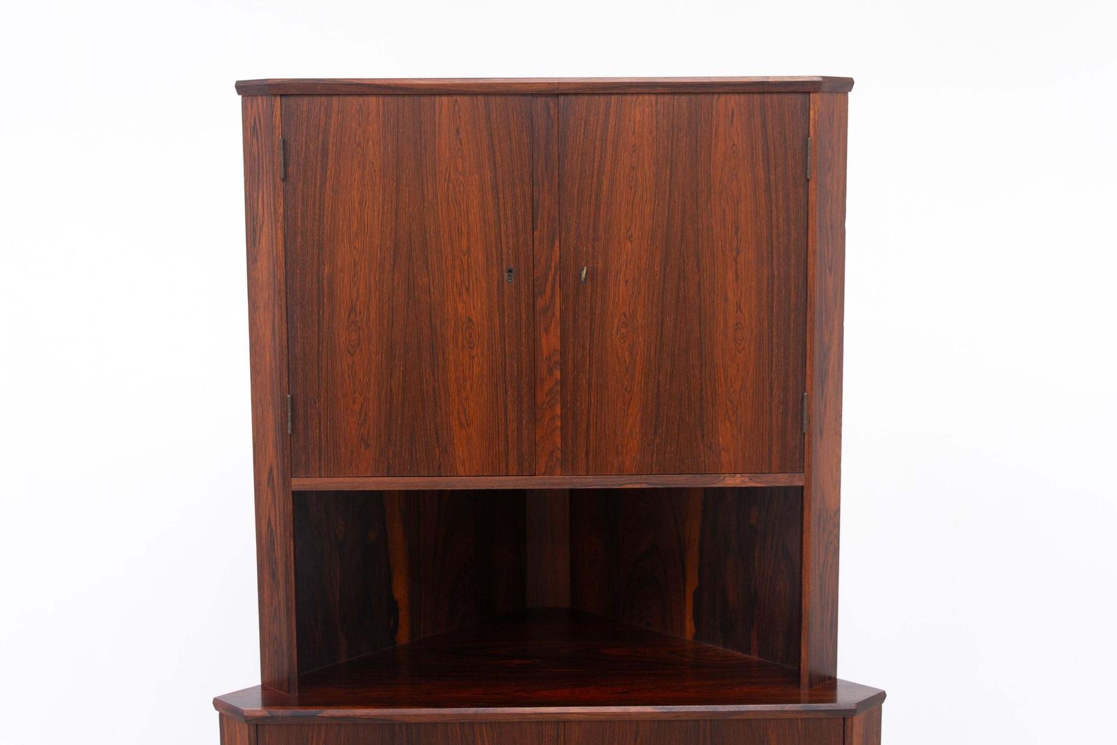Danish Mid Century Rosewood Corner Cabinet, 1960s. photo vinterior