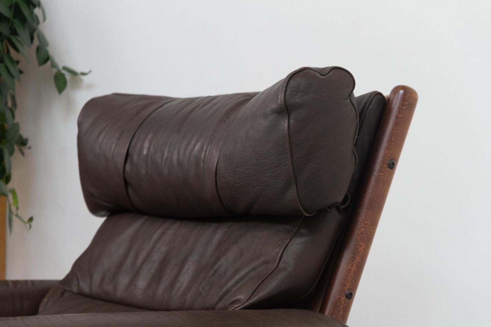 Danish Mid Century Norell Style Leather Lounge Chair, 1960s. photo vinterior