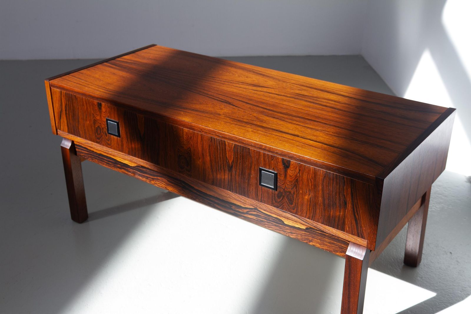 photo vinterior Danish Mid Century Rosewood Chest Of Drawers, 1960s.