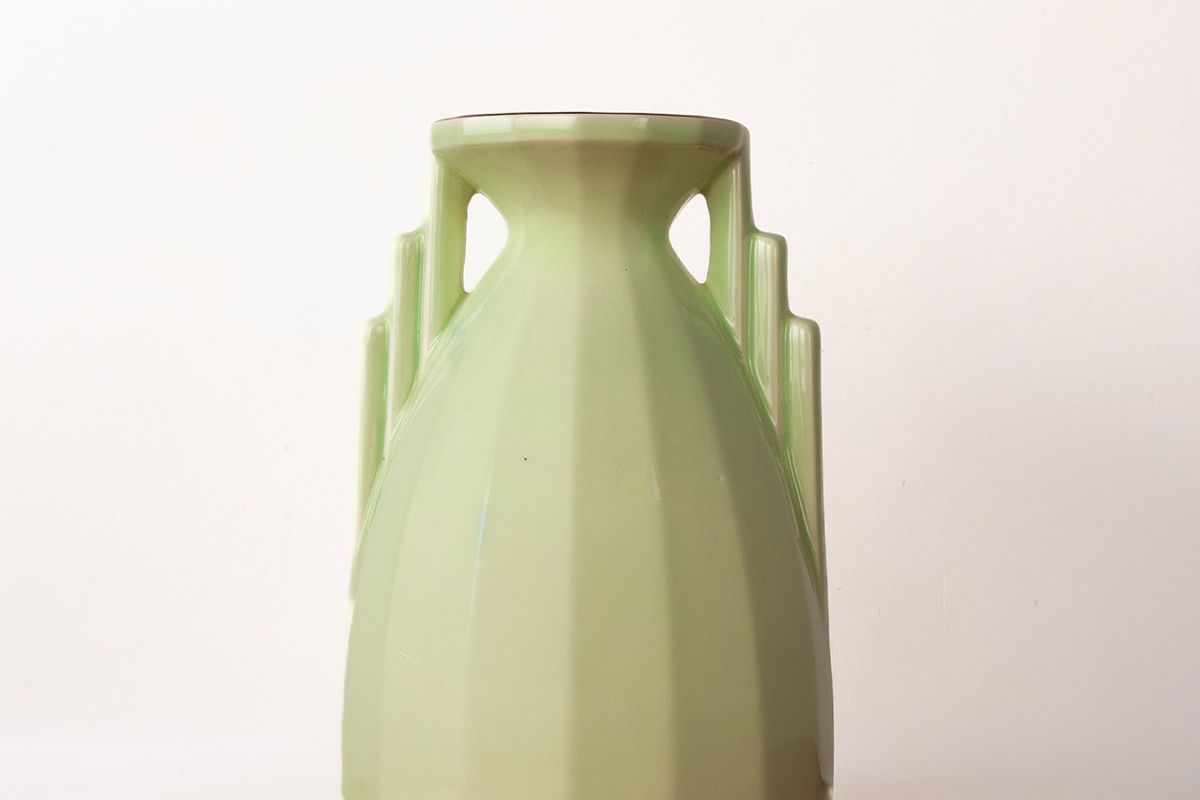 Vase Art déco en faïence fine vert pomme, par la manufacture Digoin Sarreguemines, 1960. photo furniture
