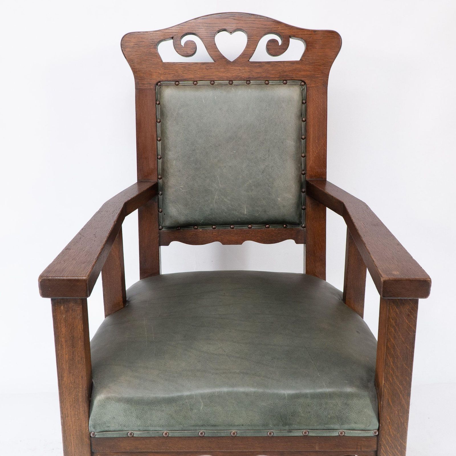 Heal And Son (Attributed). An Arts And Crafts Six Legged Oak Armchair photo vinterior