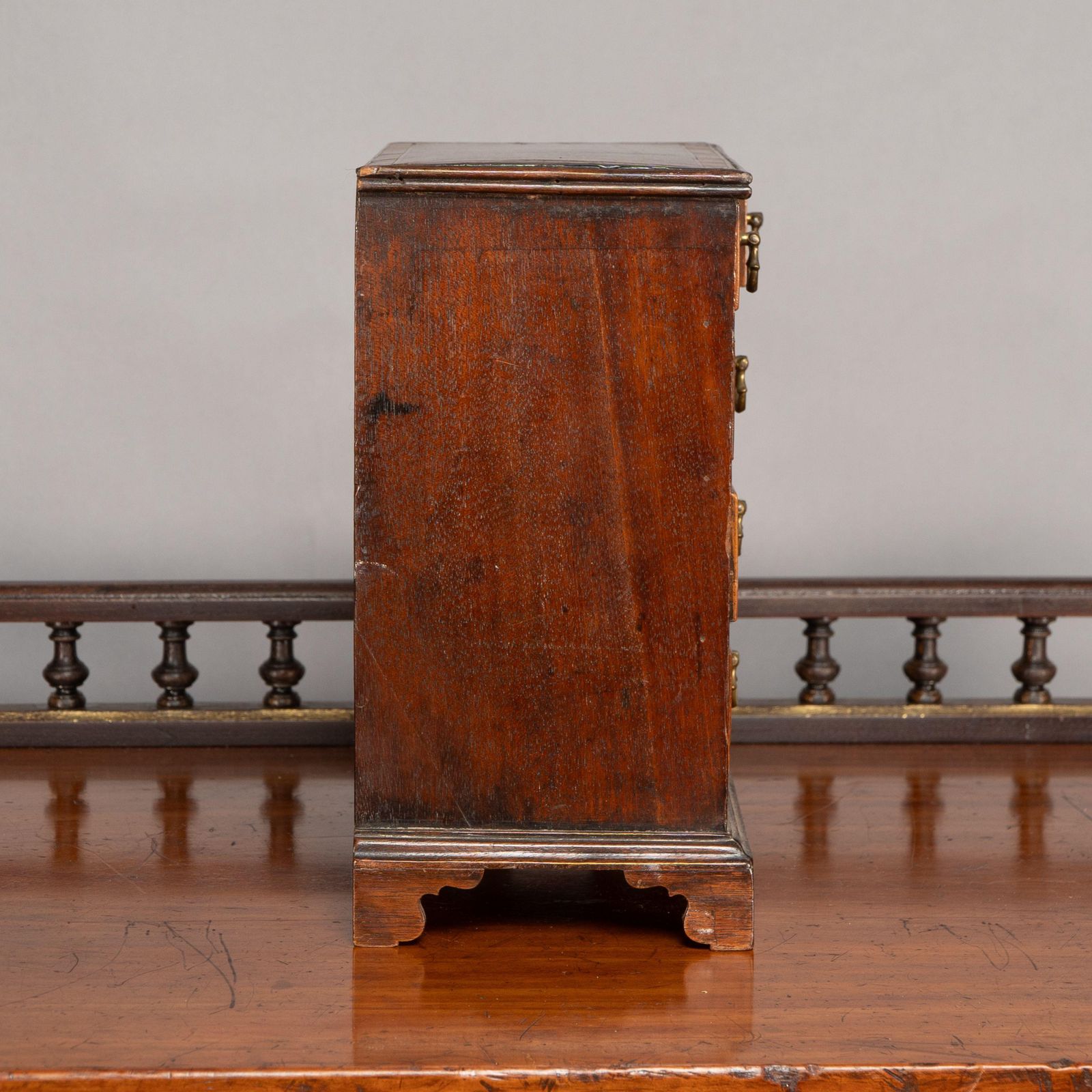 A Fine Georgian Walnut Miniature Chest Of Drawers photo vinterior