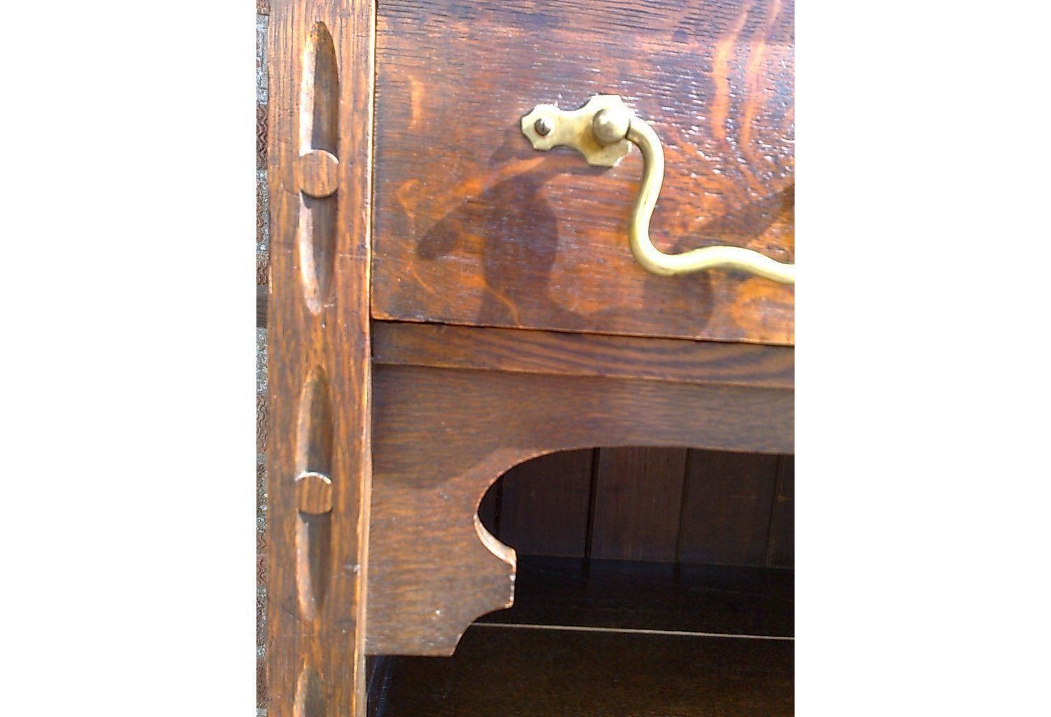A Good Quality Arts And Crafts Small Oak Sideboard/Dresser photo vinterior