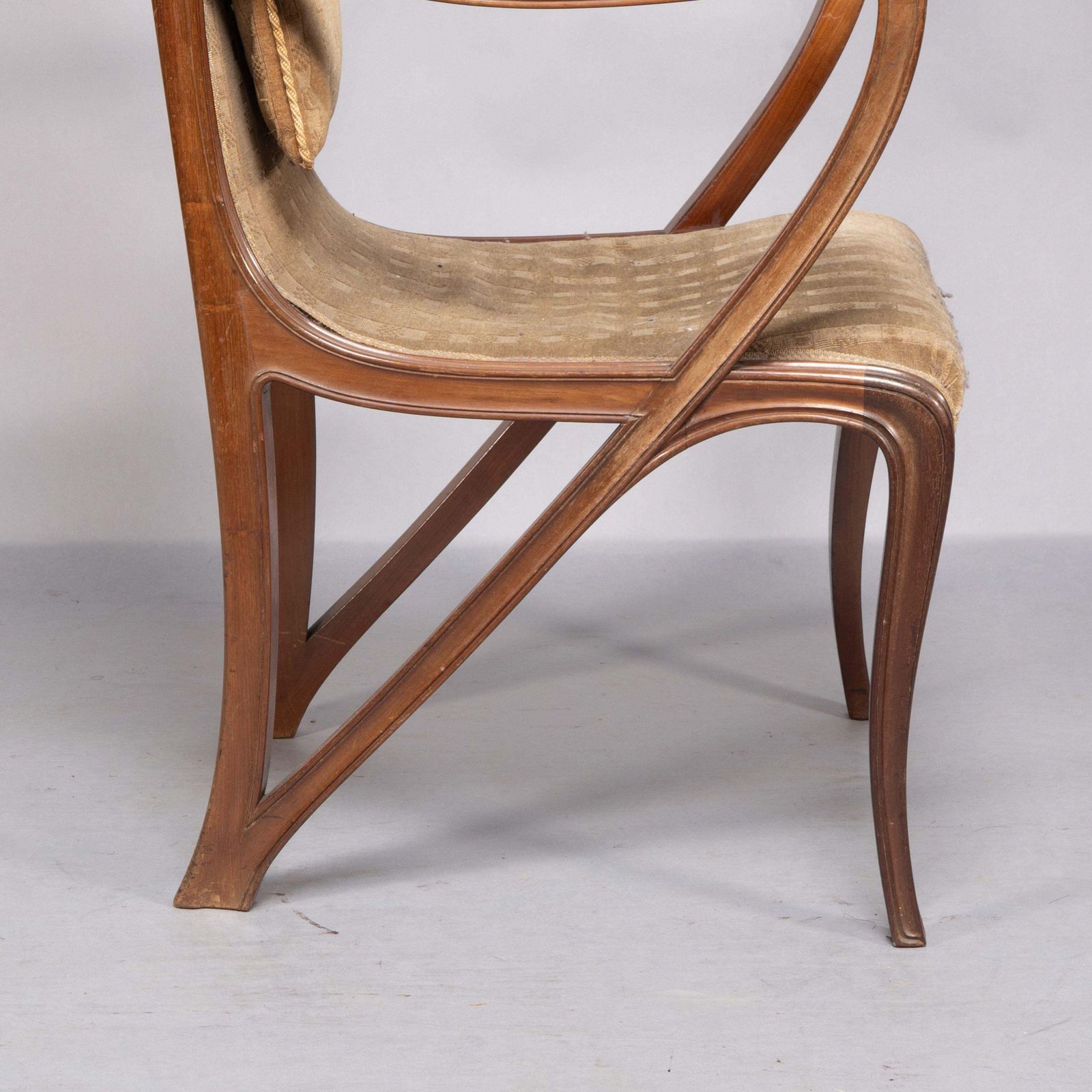 photo vinterior Louis Majorelle. Art Nouveau Carved Walnut Armchair With Original Period Fabric