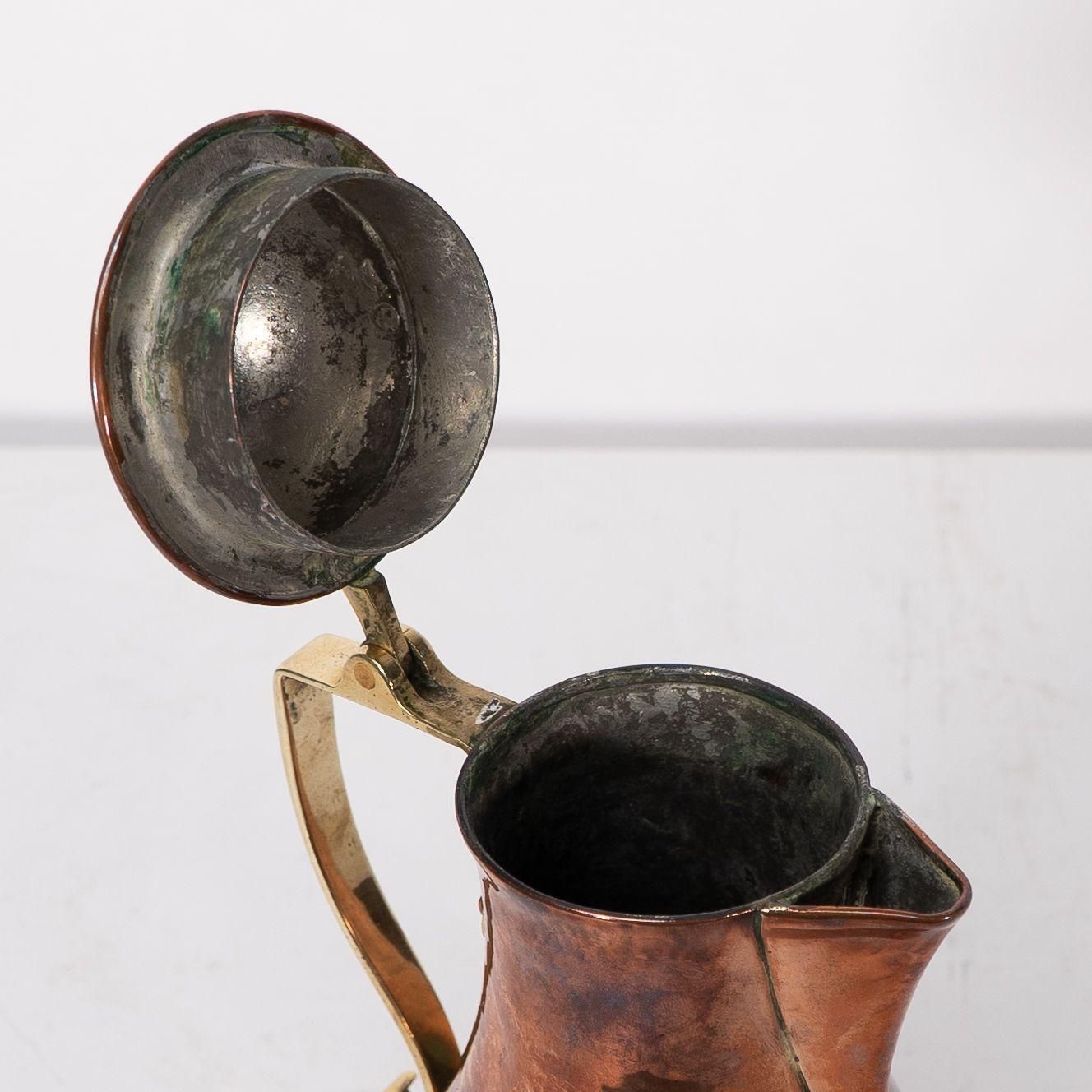 photo vinterior Birmingham Guild Of Handicraft. An Arts & Crafts Copper And Brass Chocolate Jug