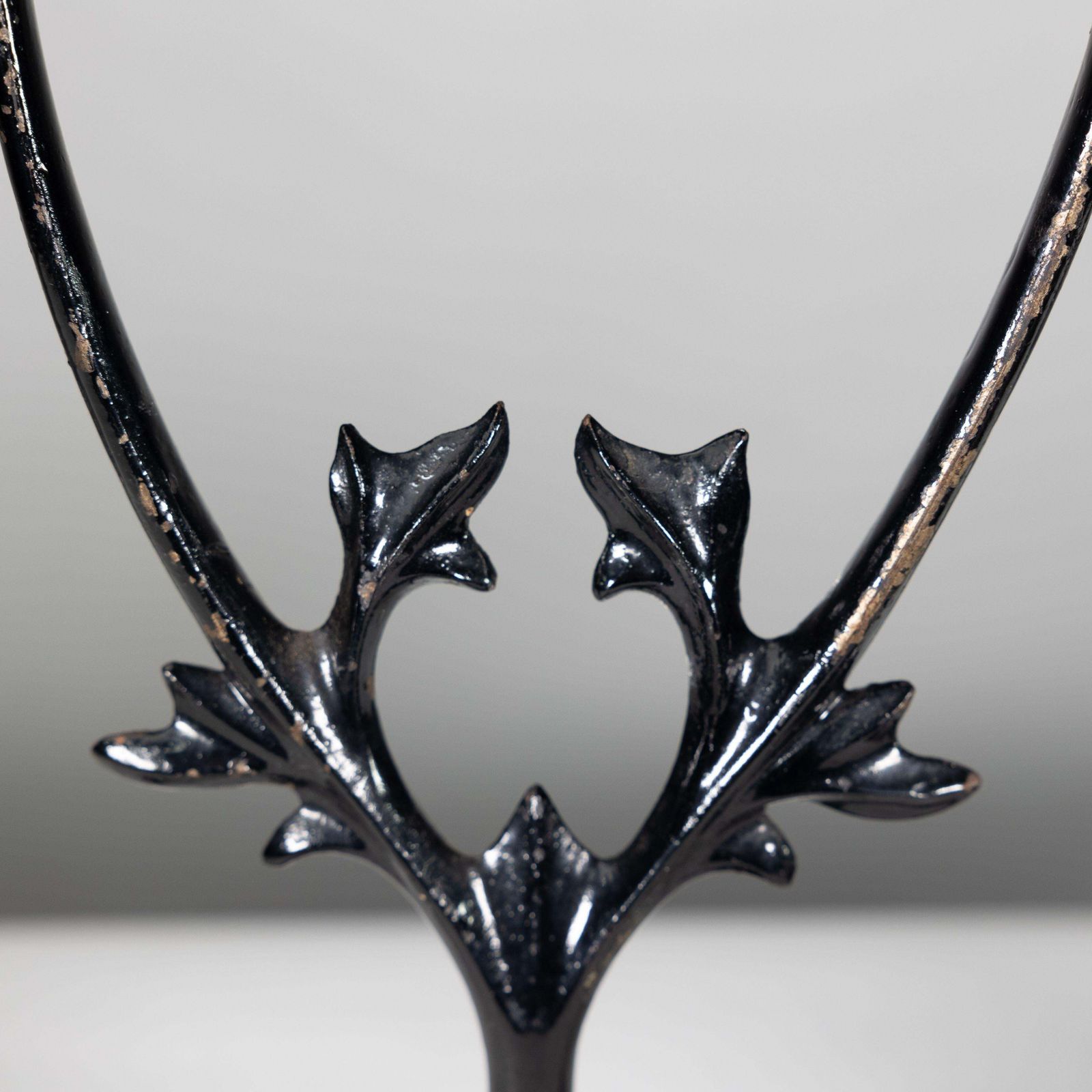 photo vinterior Was Benson. An Arts And Crafts Cast Iron Four Leg Table Oil Lamp