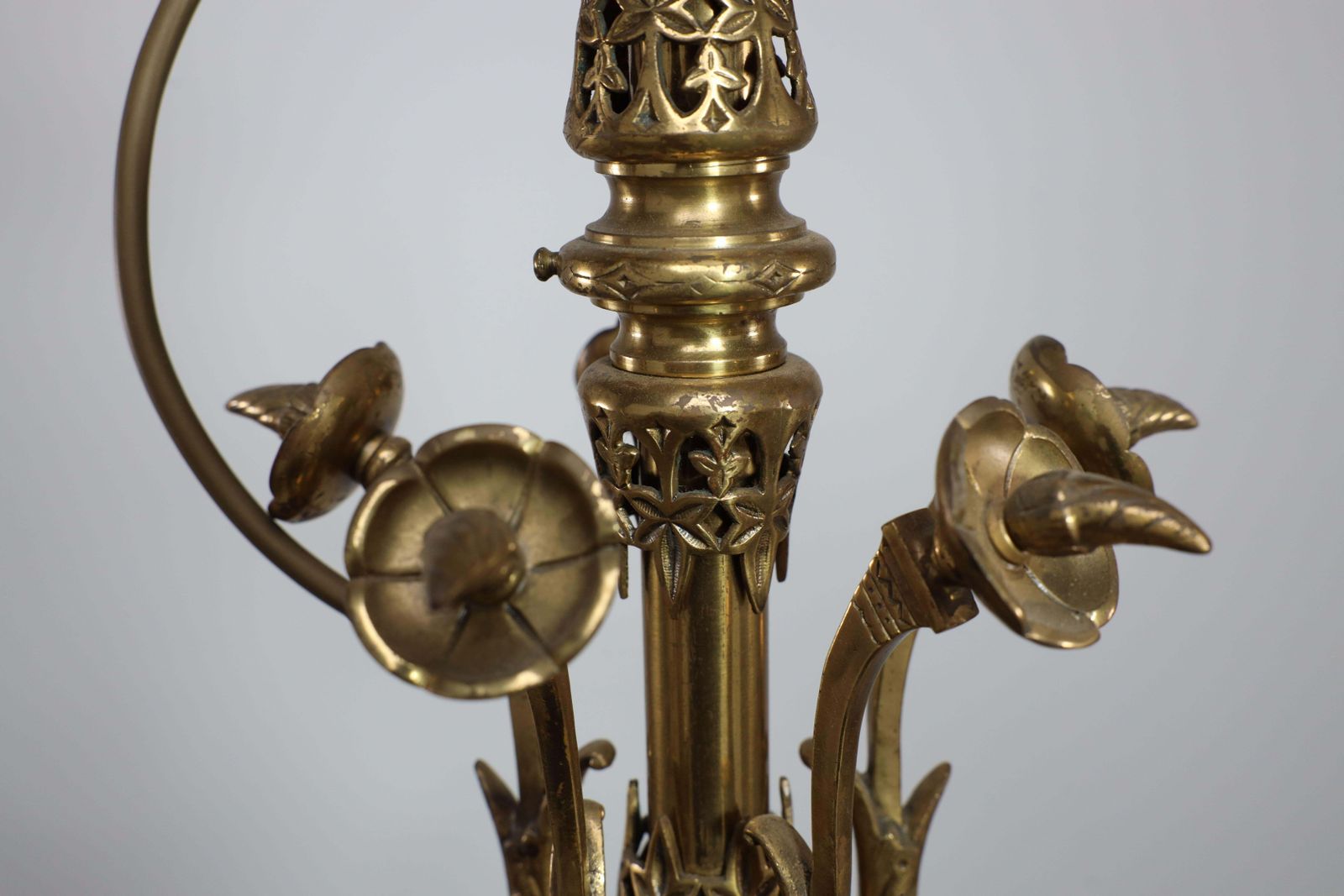 DR Christopher Dresser (Manner). An Aesthetic Movement Brass Five Arm Chandelier photo vinterior