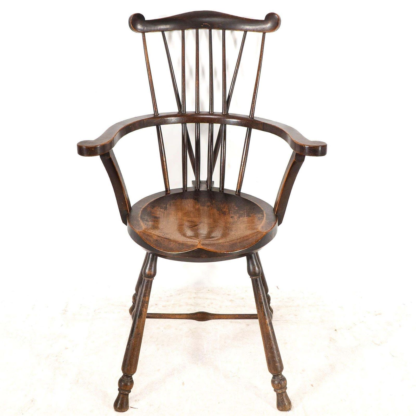 Liberty And Co. A Good Quality Windsor Armchair photo vinterior