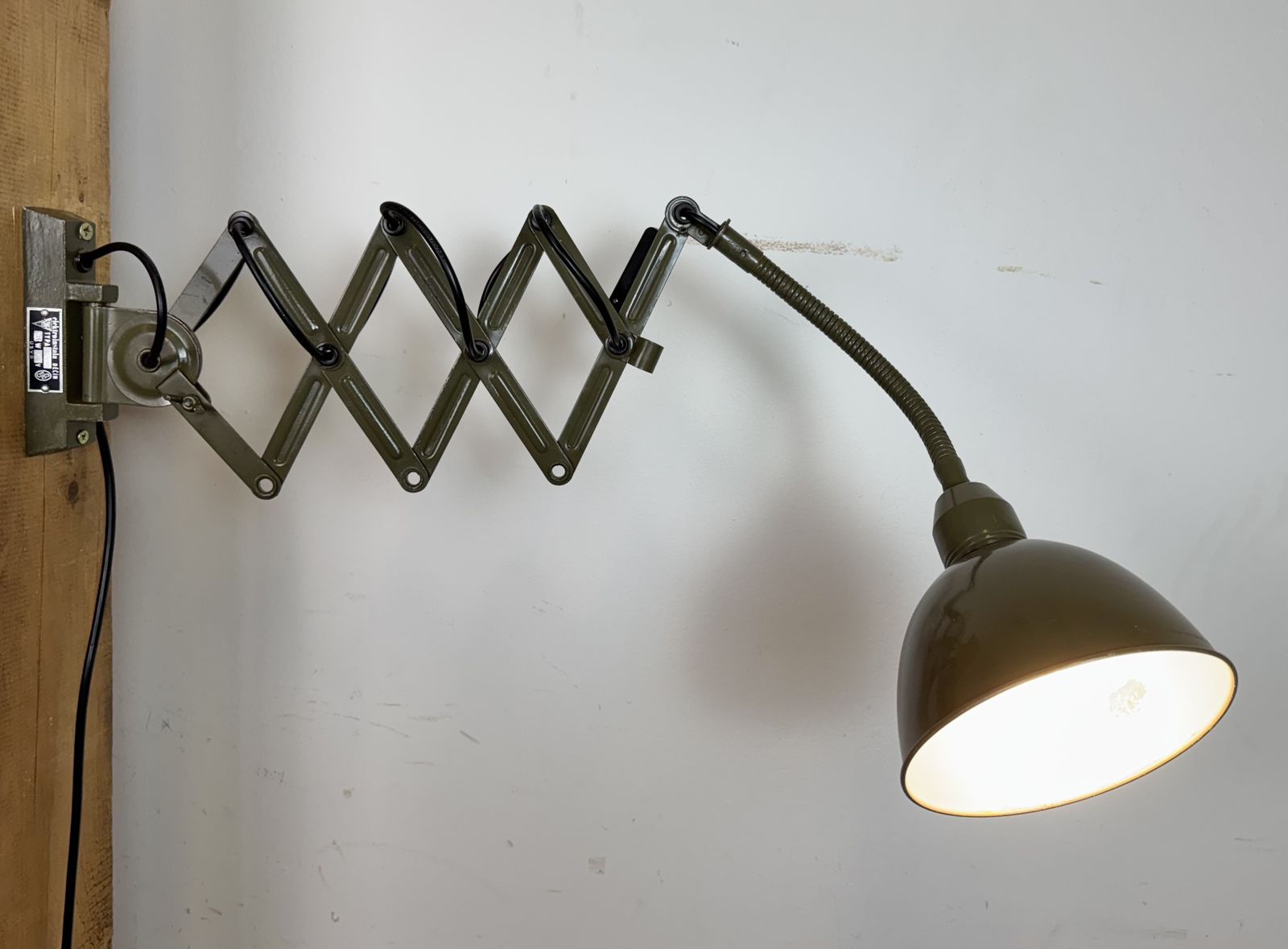 photo vintage Green Industrial Military Gooseneck Scissor Wall Lamp From Elektroinstala, 1960s