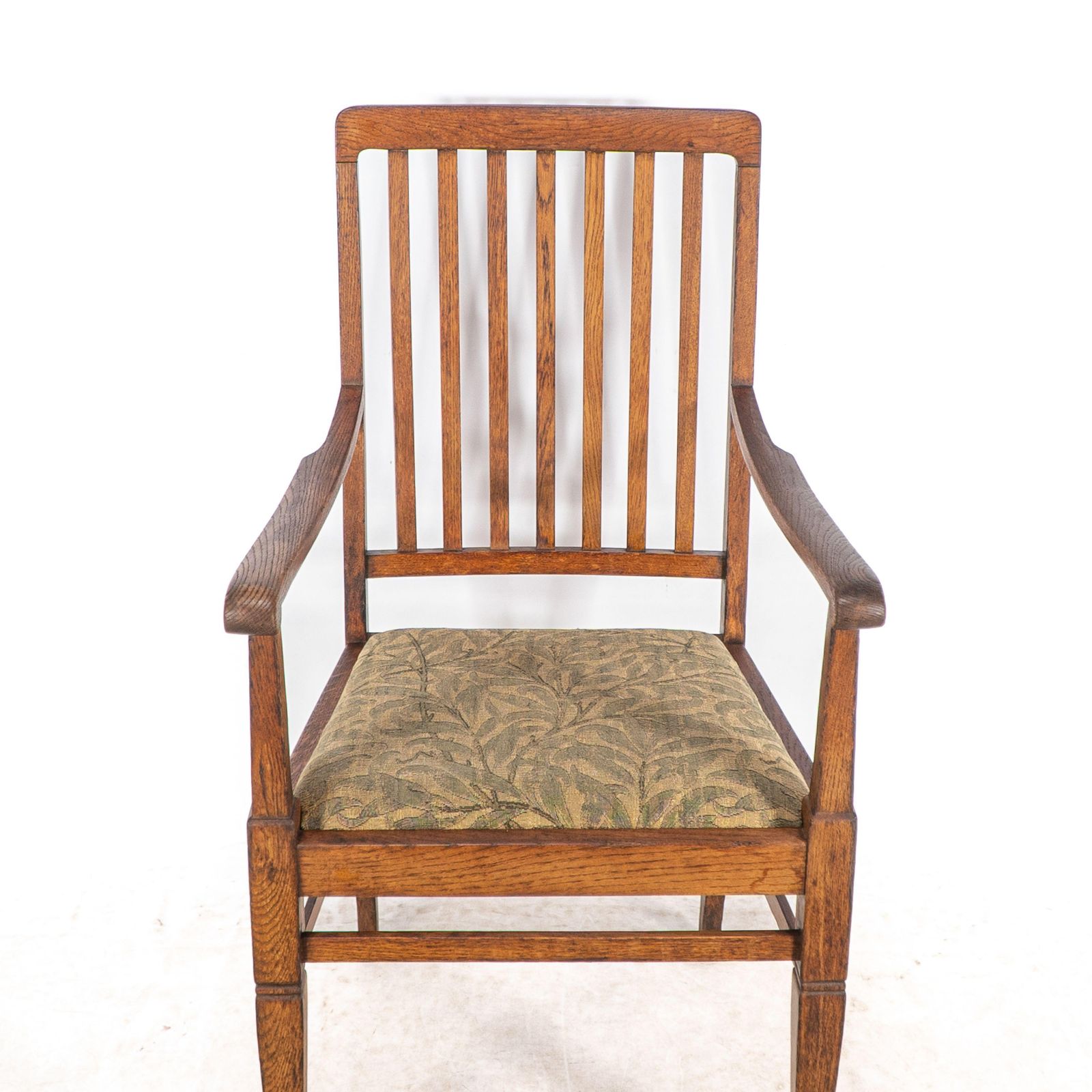 Shapland And Petter. A Pair Of Arts And Crafts Oak Armchair photo vintage