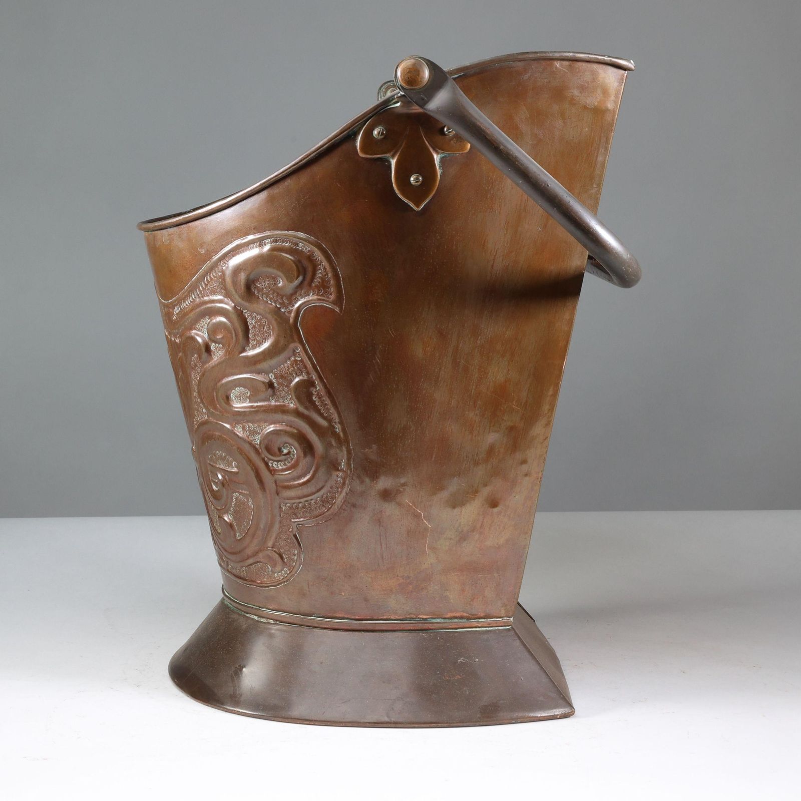 Townshend's Birmingham (Stamped). An Impressive Arts & Crafts Copper Coal Bucket photo vinterior