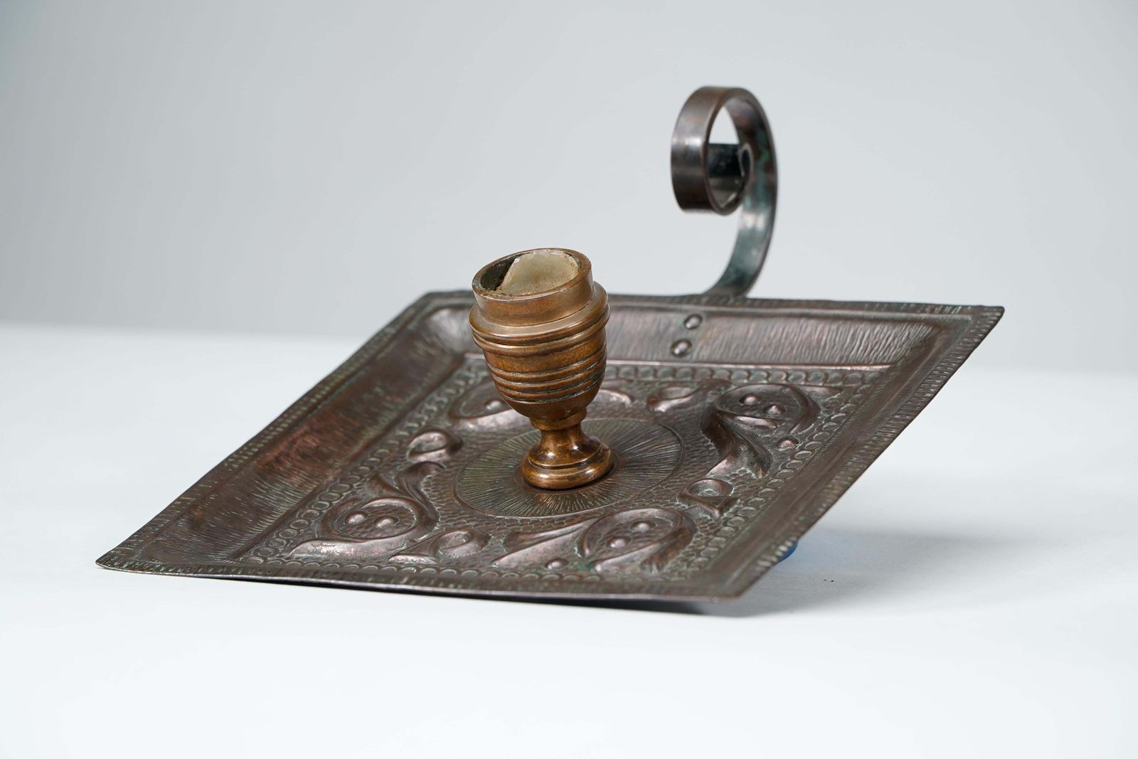 photo vinterior Benham And Froud London. A Pair Of Arts And Crafts Copper Night Candle Holders