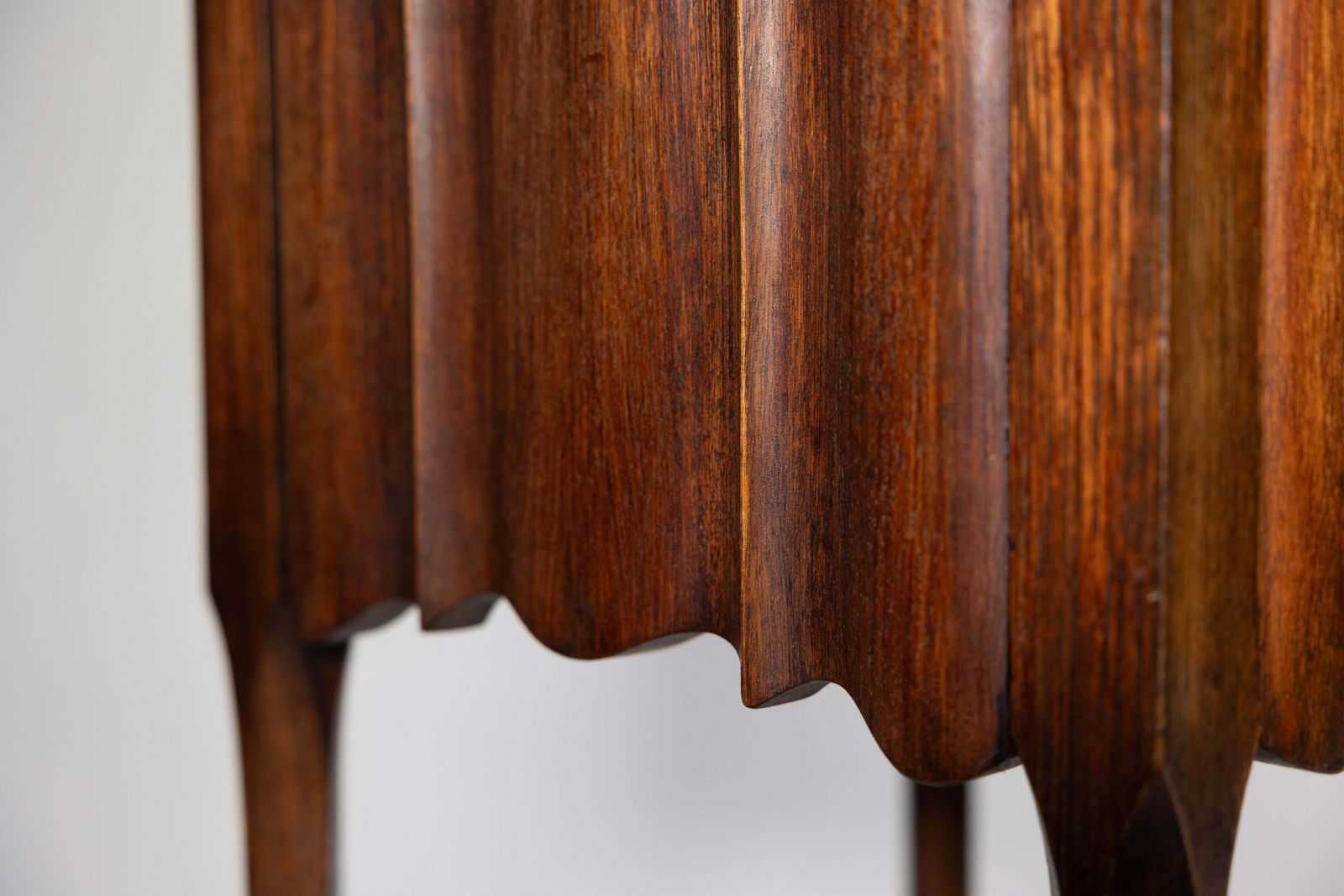 photo vinterior An Arts And Crafts Walnut Plant Stand With A Shaped Top And Ribbed Style Sides