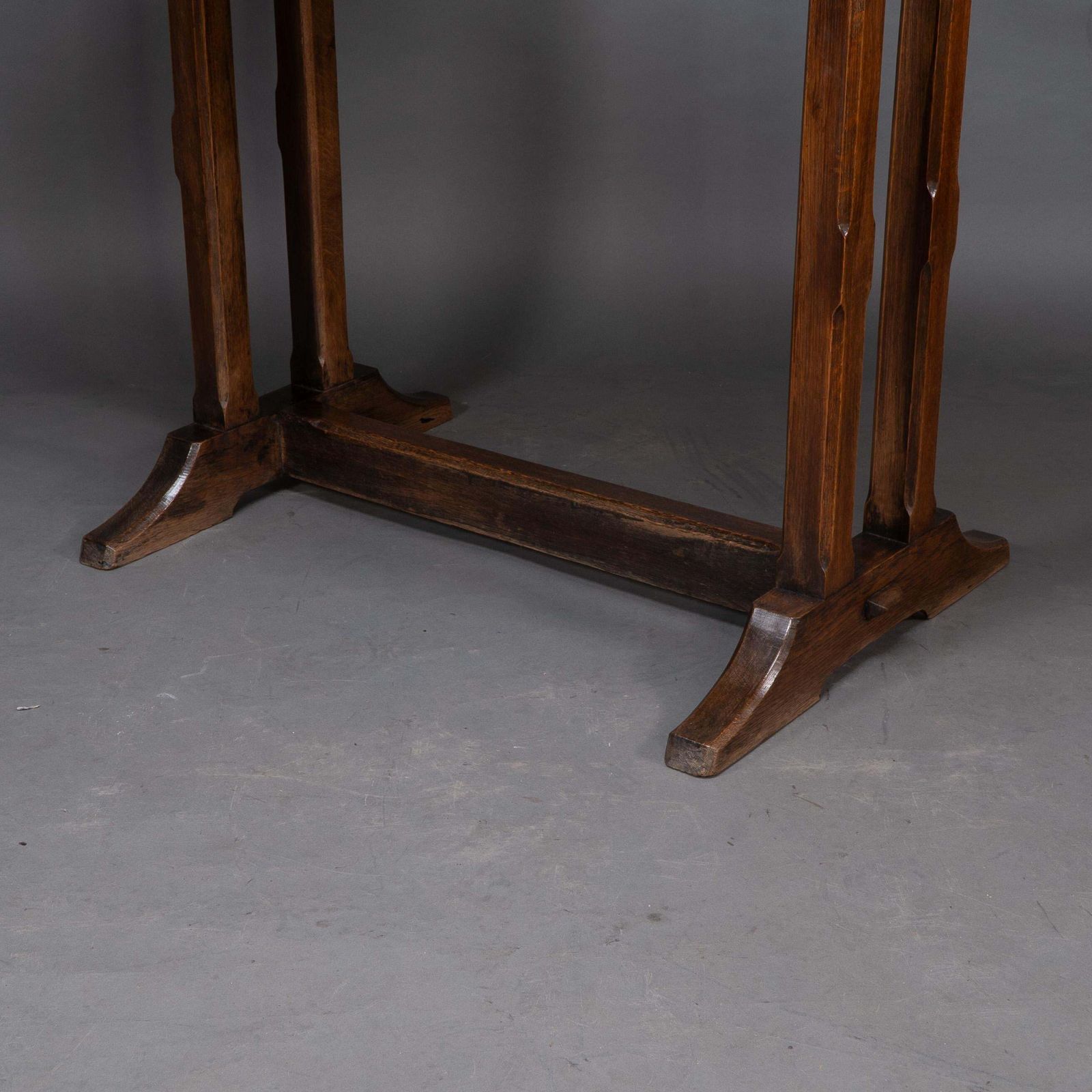 photo vintage Cotswold Style Oak Refectory Dining Or Library Table With Carved Chevron Details