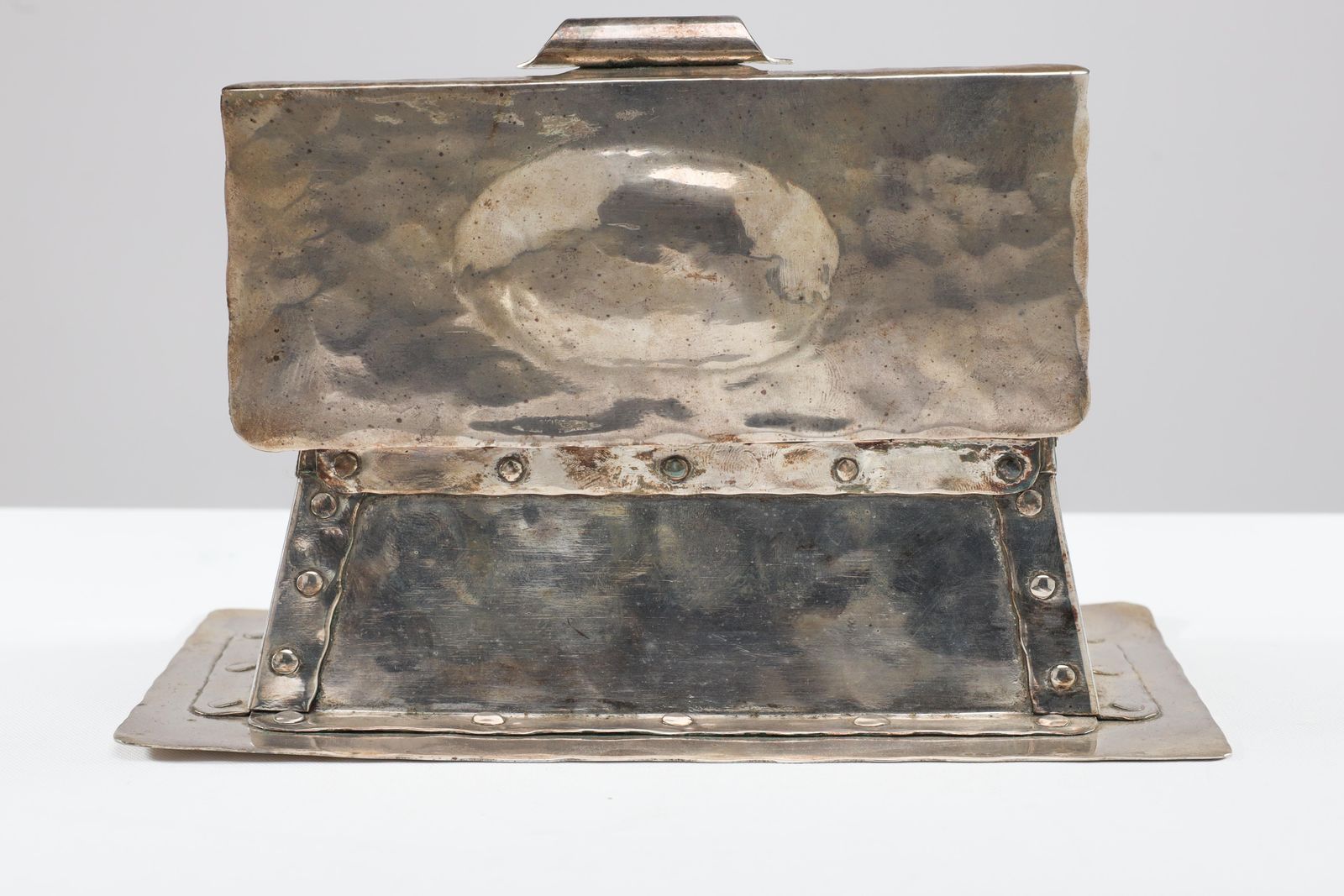 A J Seward Of Birmingham Arts And Crafts Hammered Electro Plated Double Inkstand photo vinterior