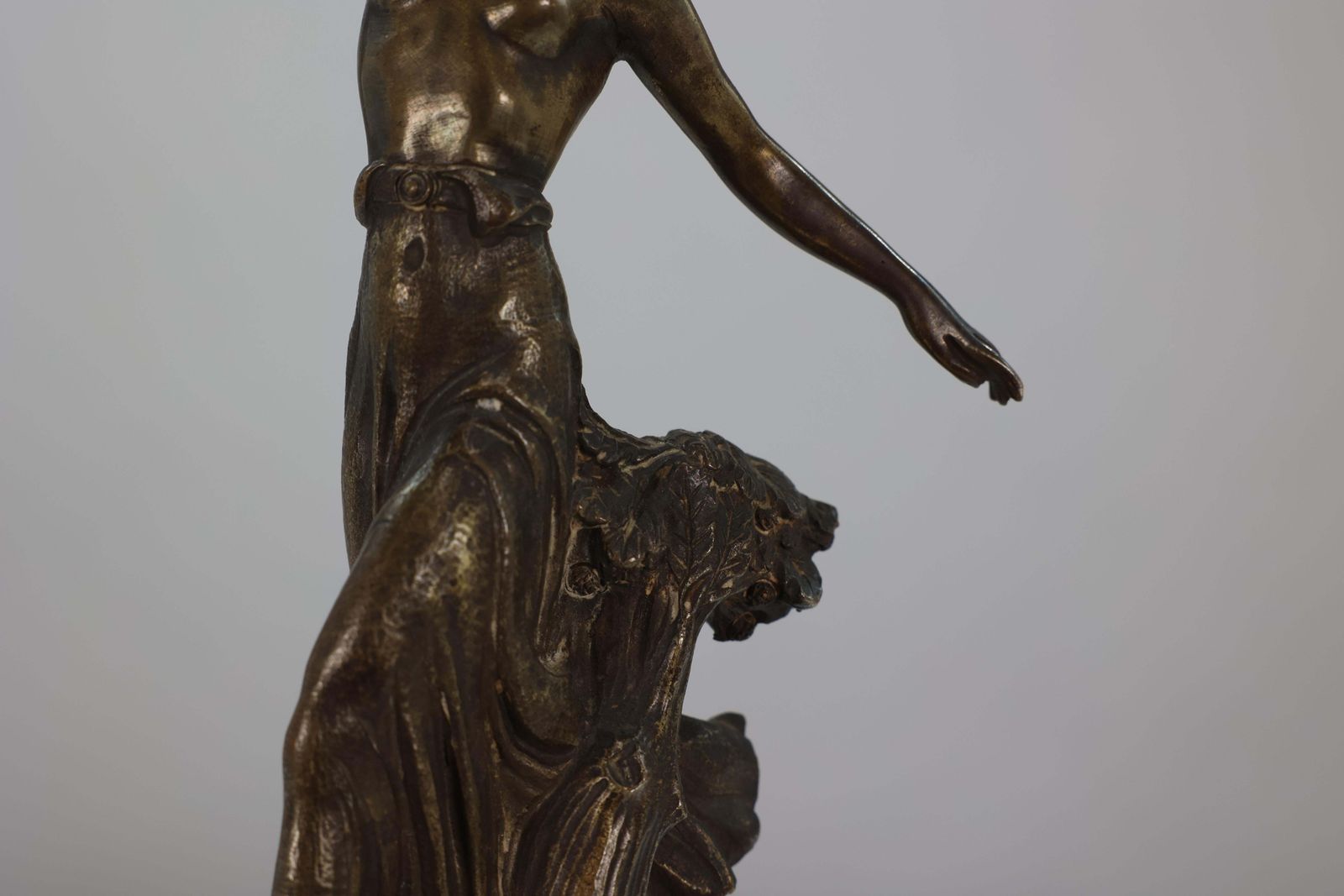 B V Fernandez. An Art Deco Bronze Figure On An Onyx Base photo vinterior
