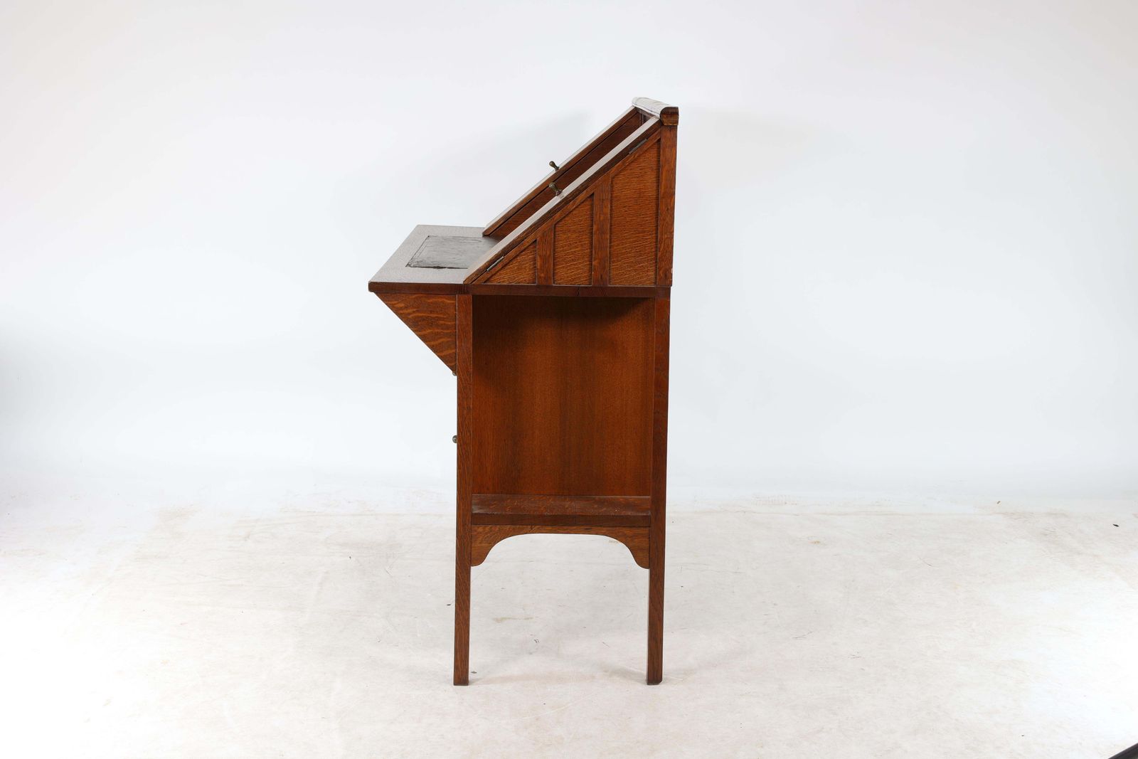 G M Ellwood For J S Henry. An Arts & Crafts Oak Writing Desk photo vinterior