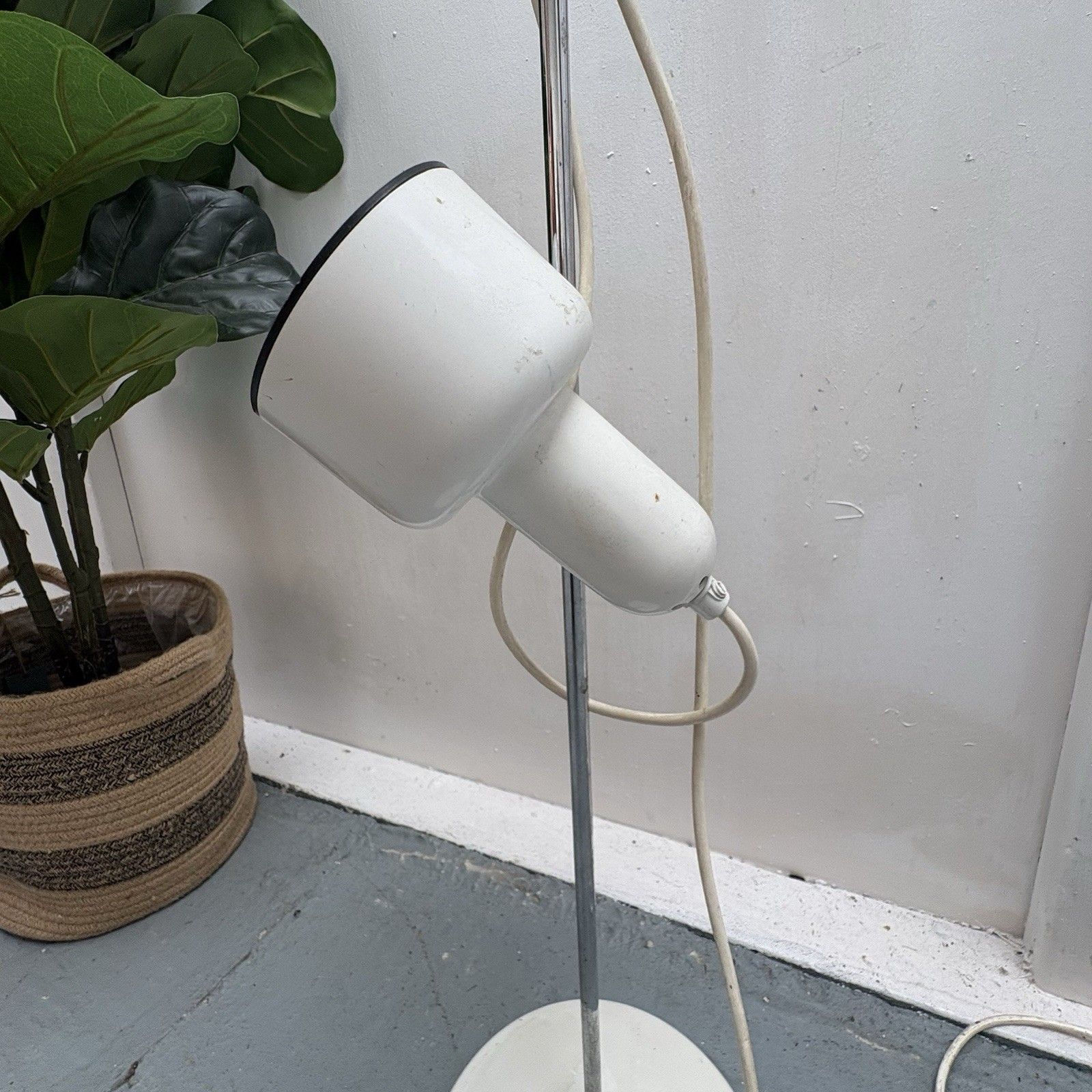 Vintage 1970s / 1980s Twin Shade Habitat Adjustable Floor Lamp photo for sale