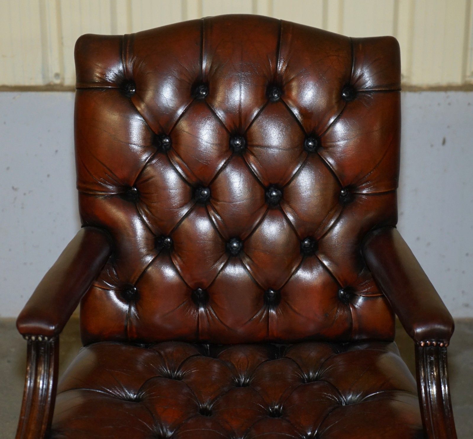 Fine Fully Restored Vintage George II Style Chesterfield Tufted Leather Armchair photo Furniture