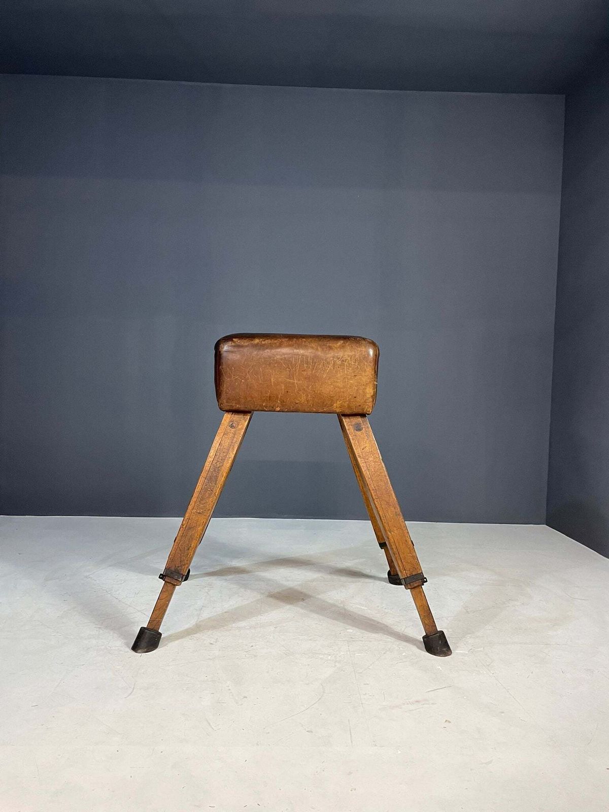 Gymnastics Vaulting Horse, Tsjecho Slowakije, Jaren 1960 photo for sale