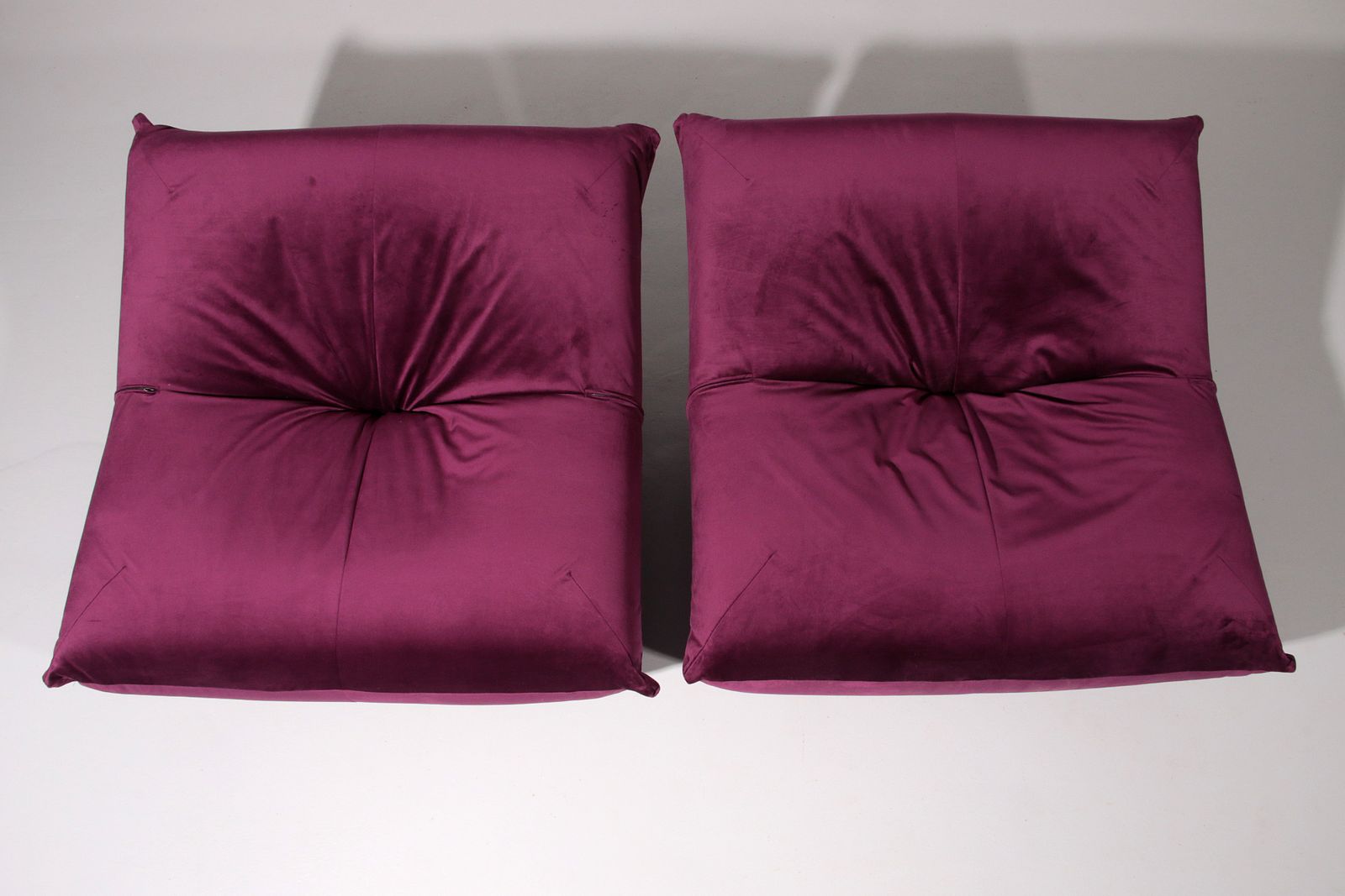 photo furniture Purple Papillon Lounge Chairs By Guido Maria Rosati For Giovannetti