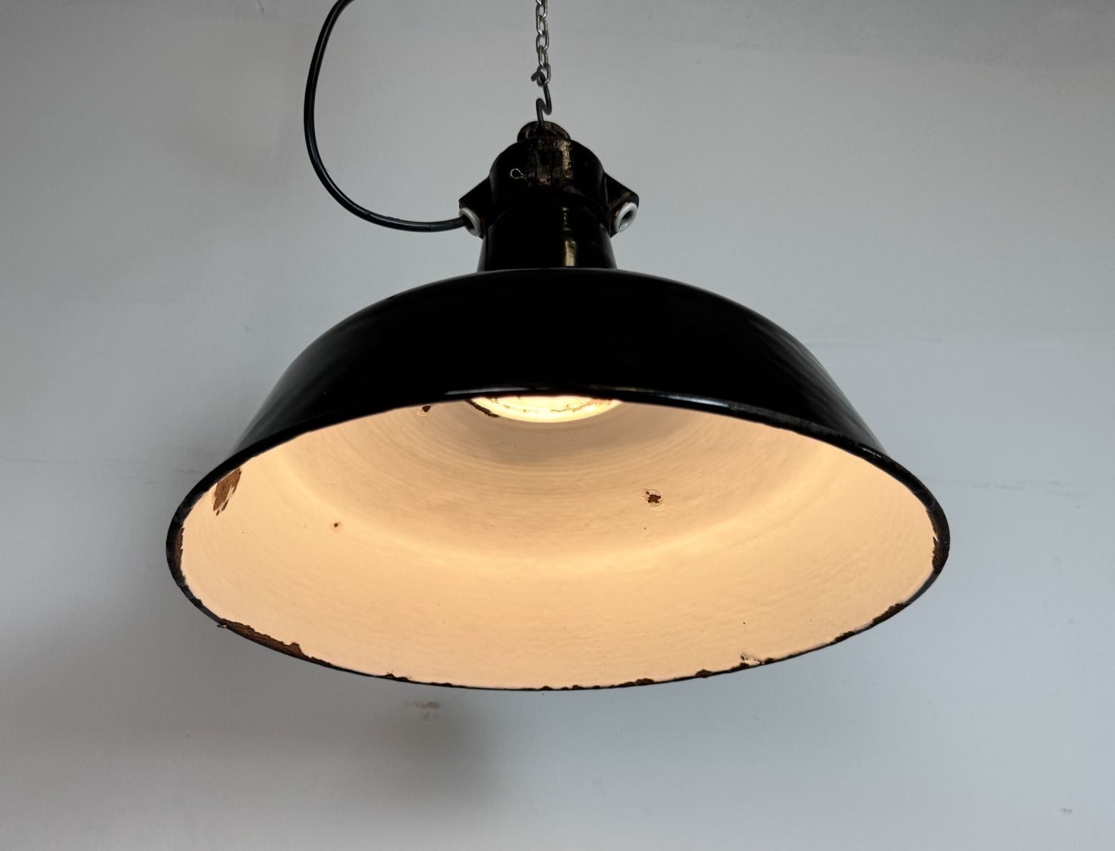 Industrial Black Enamel Factory Lamp With Cast Iron Top, 1950s photo vintage