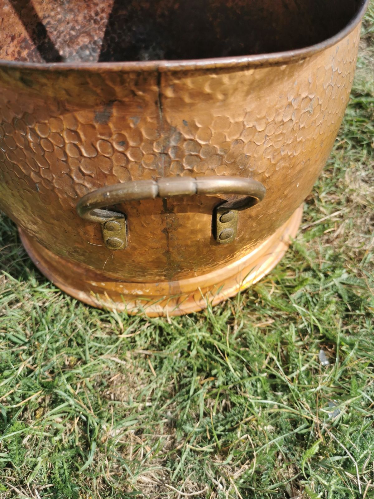 Victorian Brass Coal Scuttle   1850s Hand Hammered   Original Patina photo vinterior