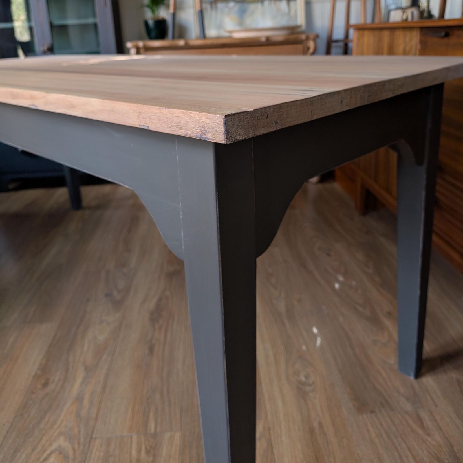 photo furniture French Farmhouse Dining Table [Ref:7385]
